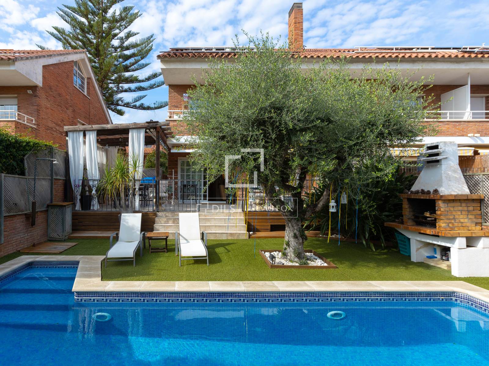 Huvila Premia De Mar, Barcelona, Espanja 5 makuuhuonetta, 270 m2 No. 150957