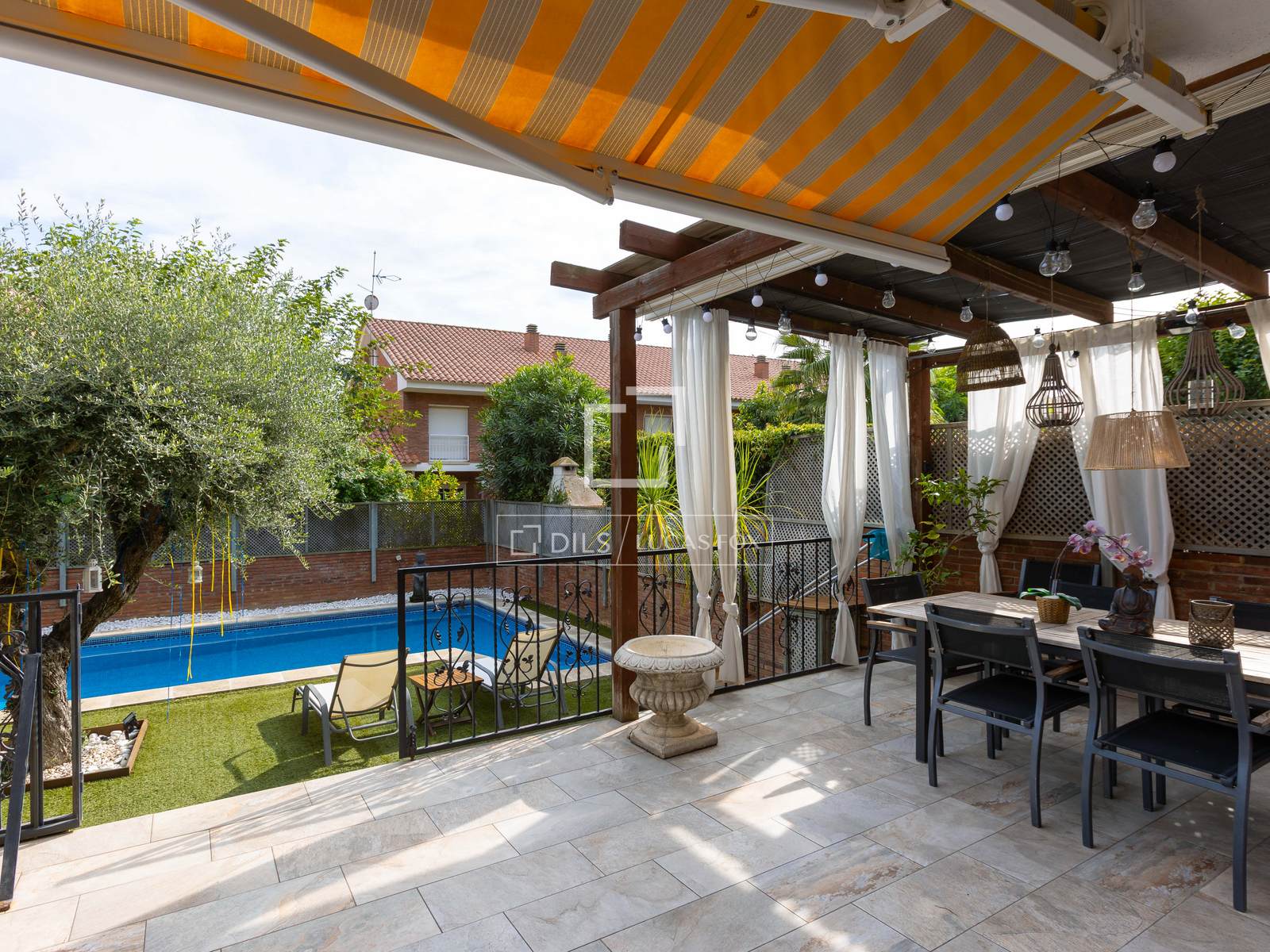Huvila Premia De Mar, Barcelona, Espanja 5 makuuhuonetta, 270 m2 No. 150957