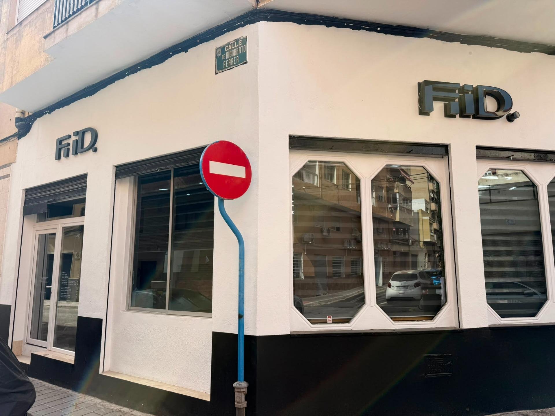 Commercial property à Alicante, Espagne 77 m2 No. 183103