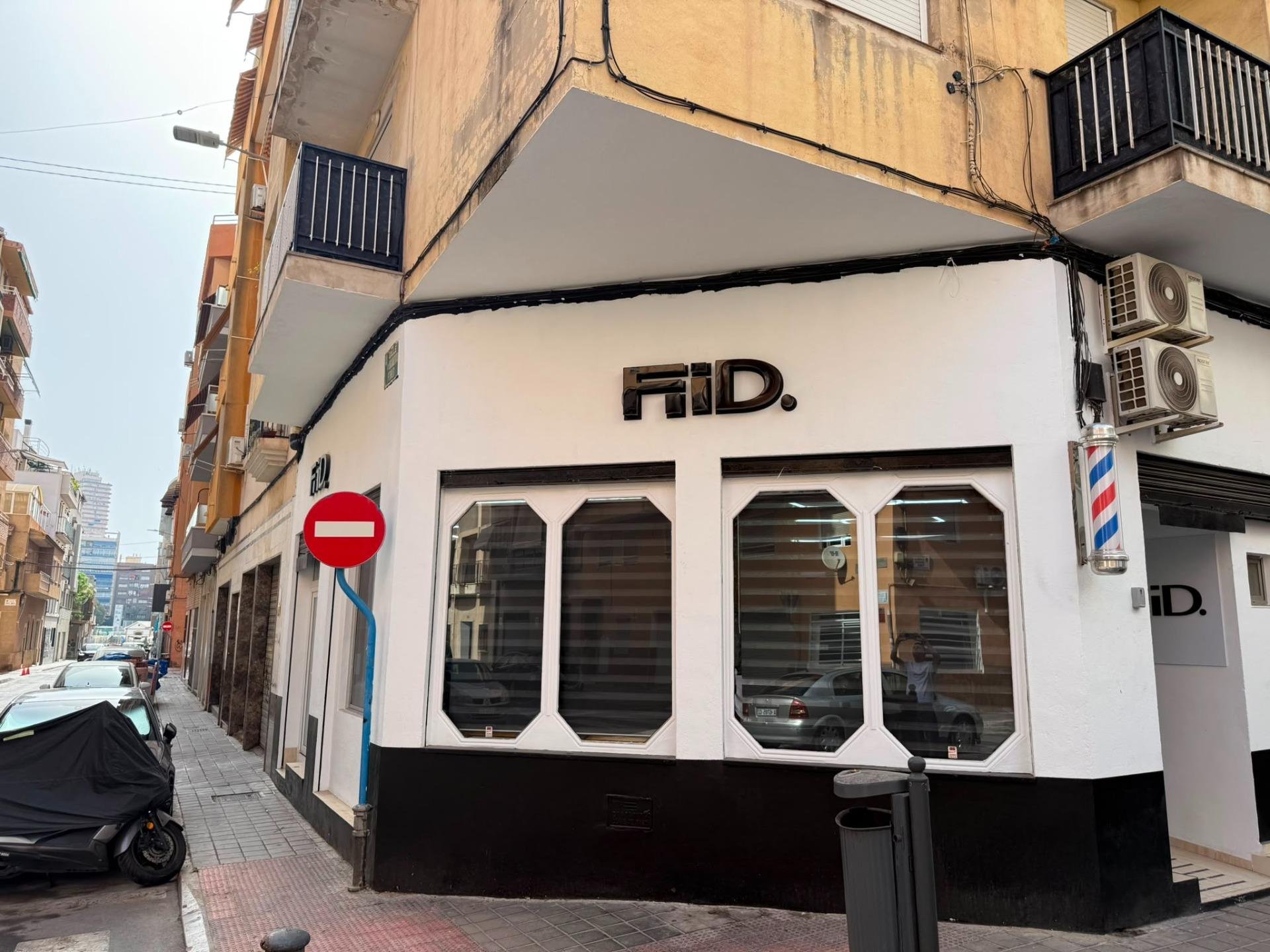 Commercial property à Alicante, Espagne 77 m2 No. 183103