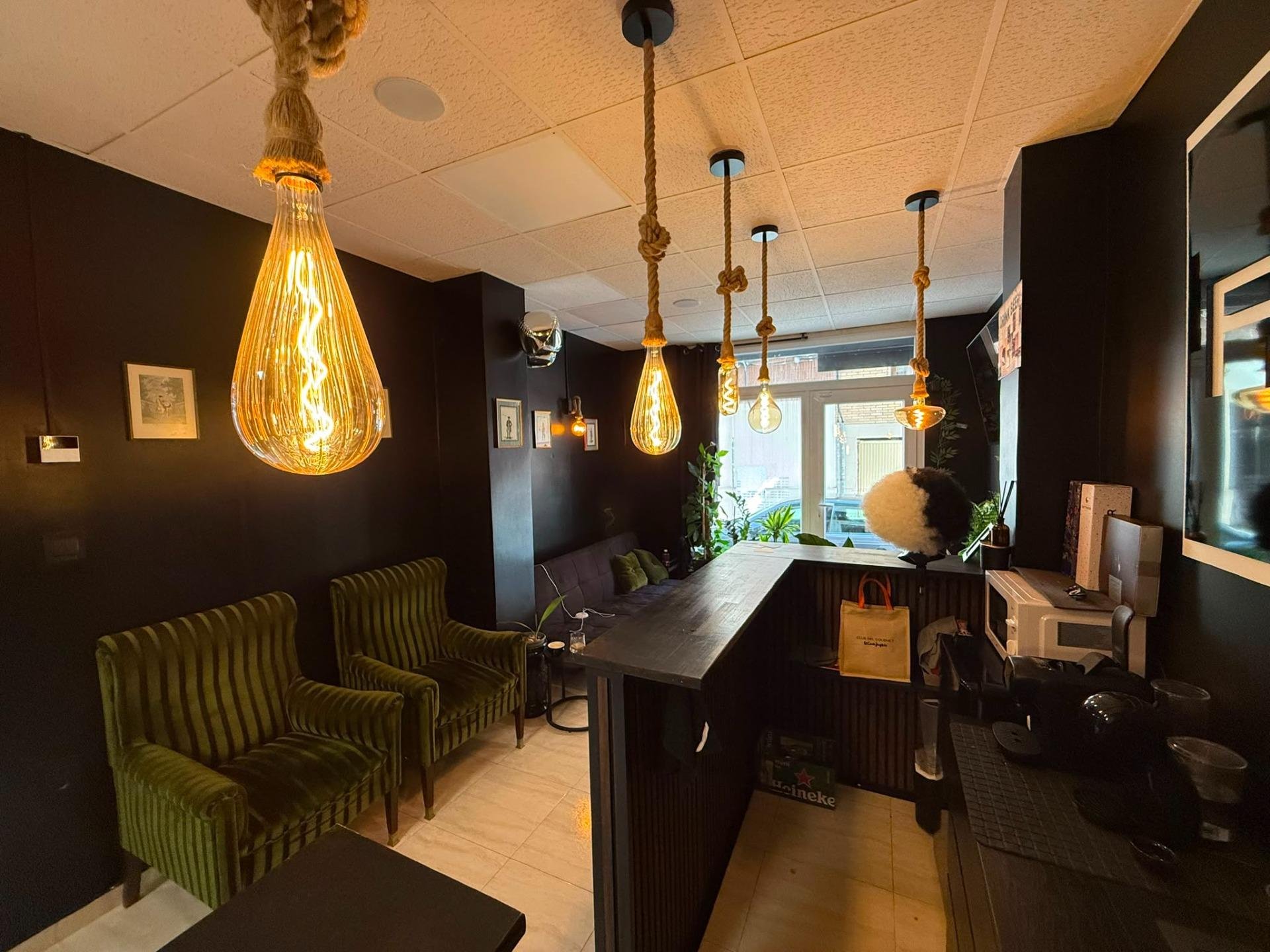 Commercial property à Alicante, Espagne 77 m2 No. 183103