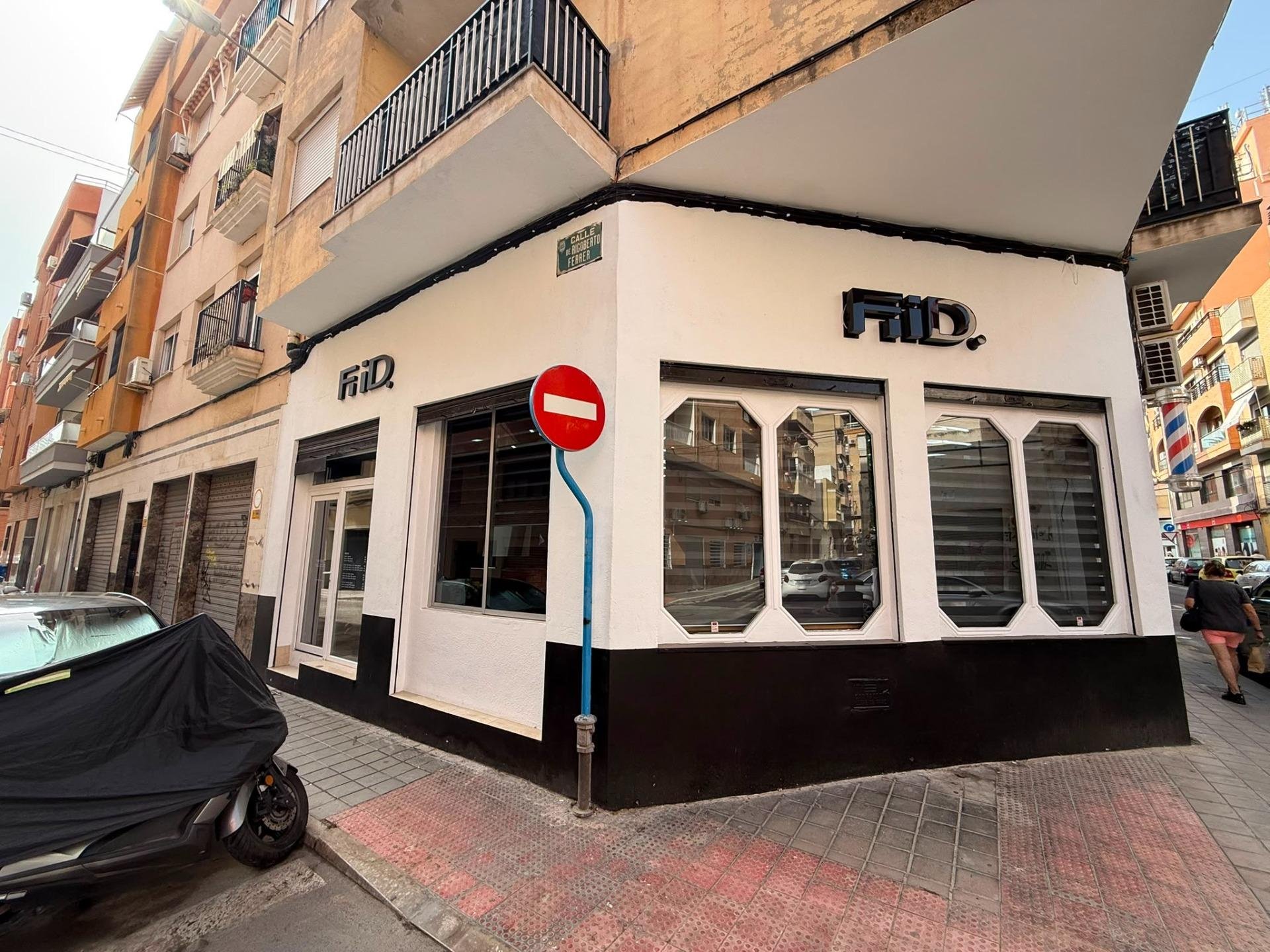 Commercial property à Alicante, Espagne 77 m2 No. 183103