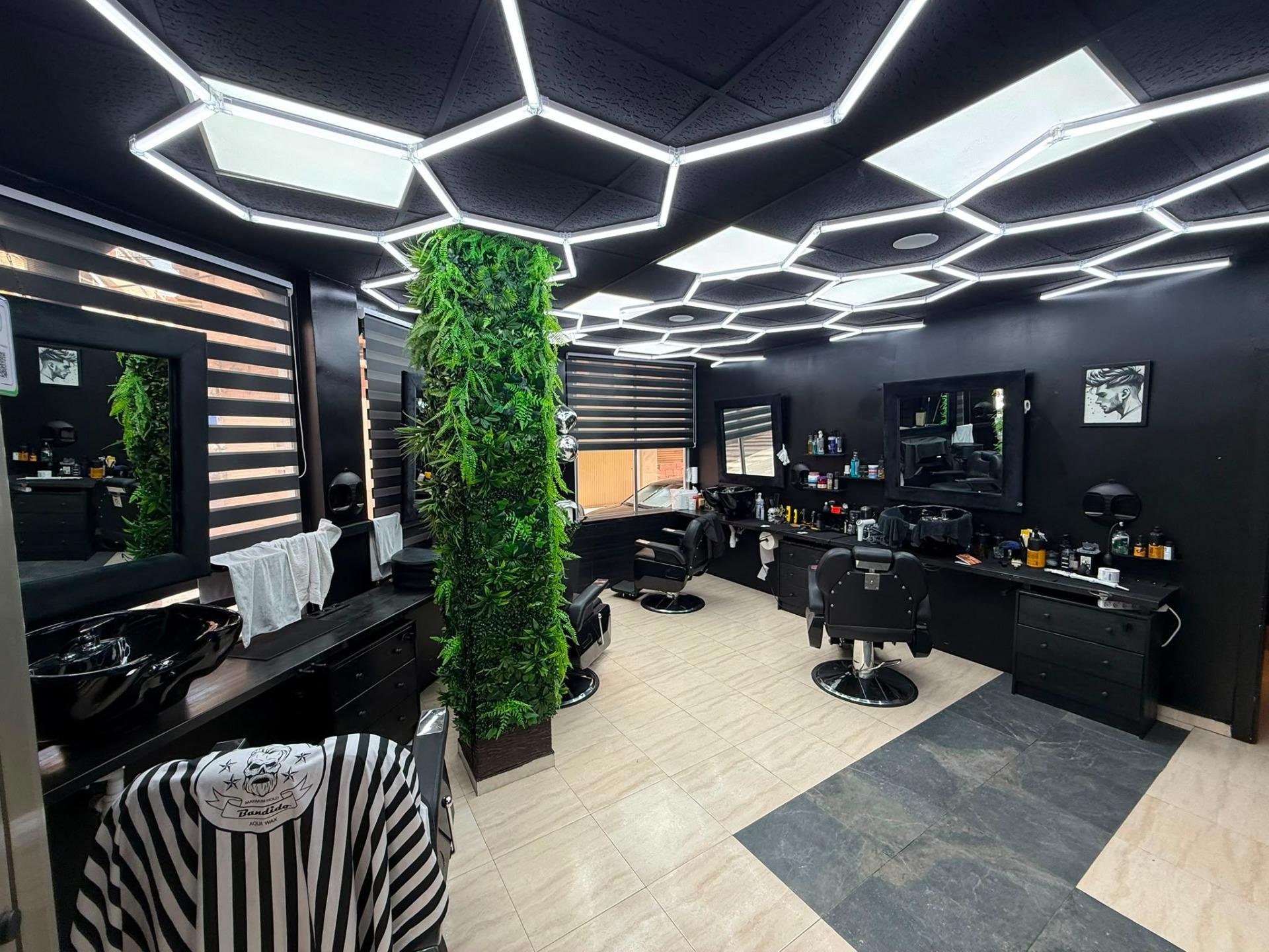 Commercial property à Alicante, Espagne 77 m2 No. 183103