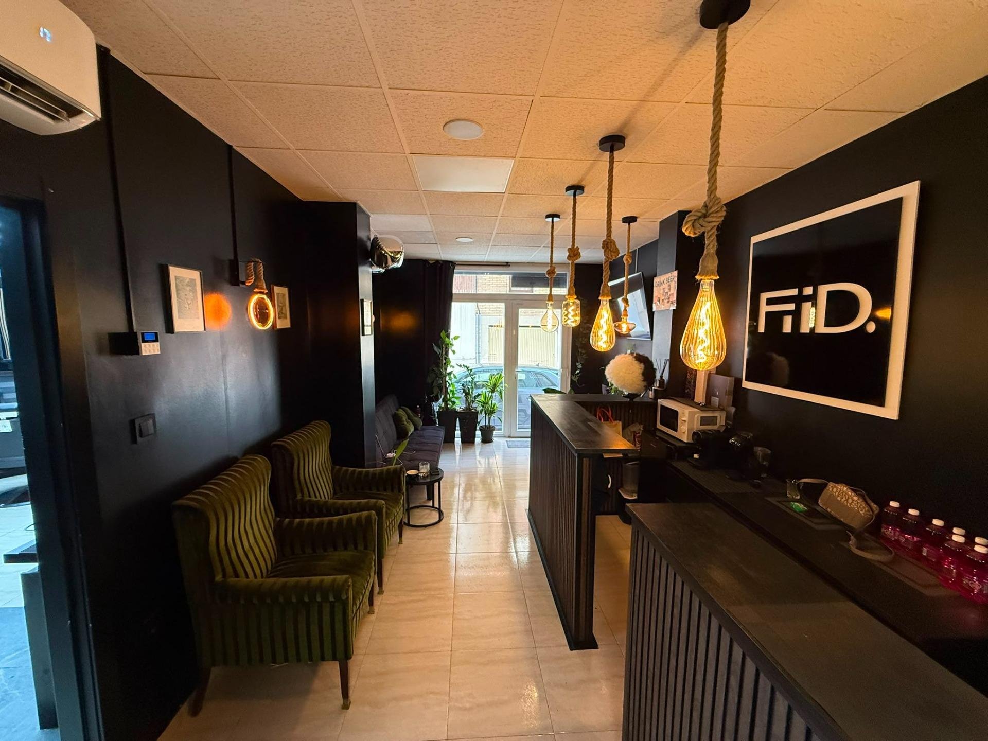 Commercial property à Alicante, Espagne 77 m2 No. 183103