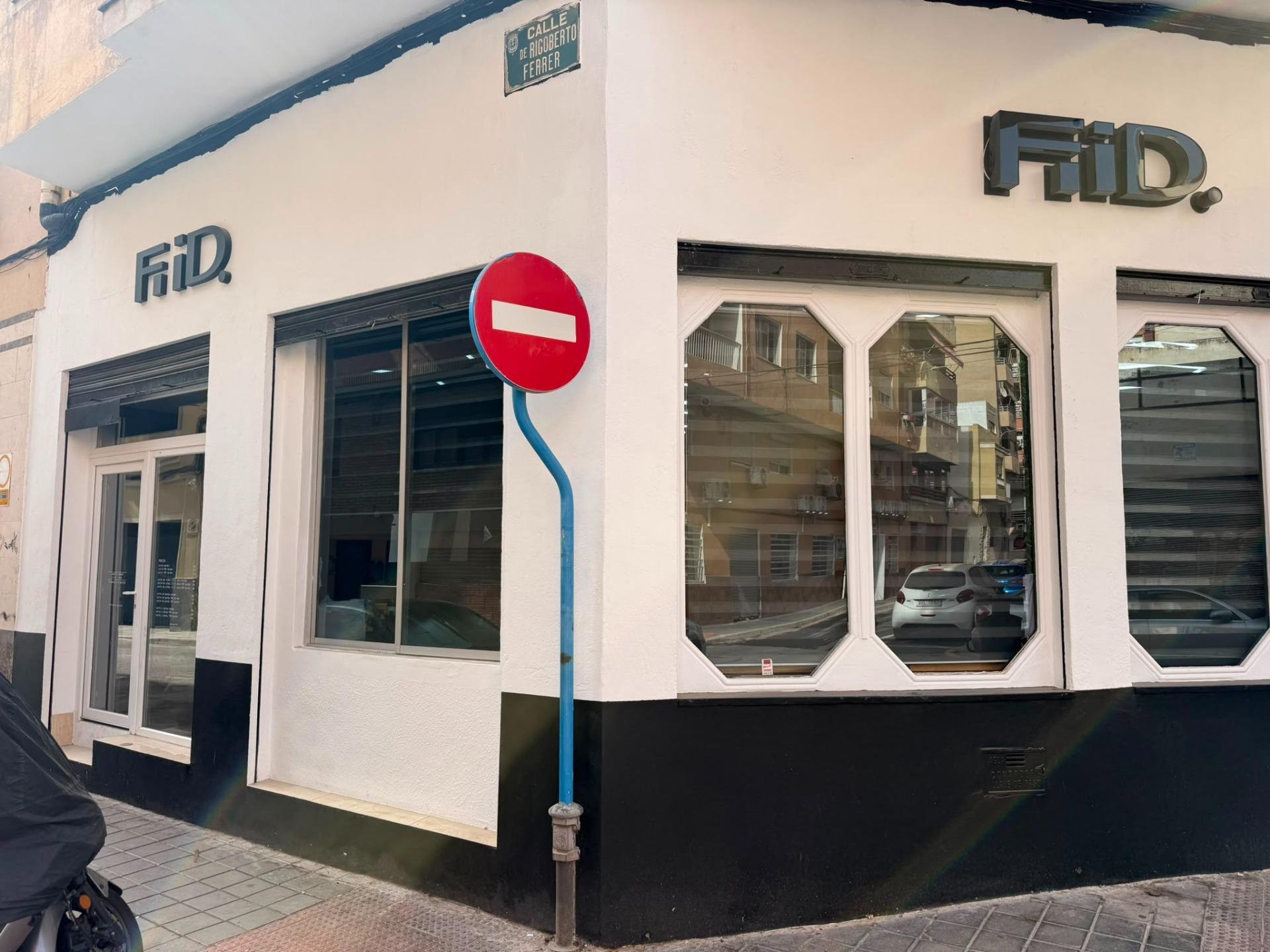 Commercial property à Alicante, Espagne 77 m2 No. 183103