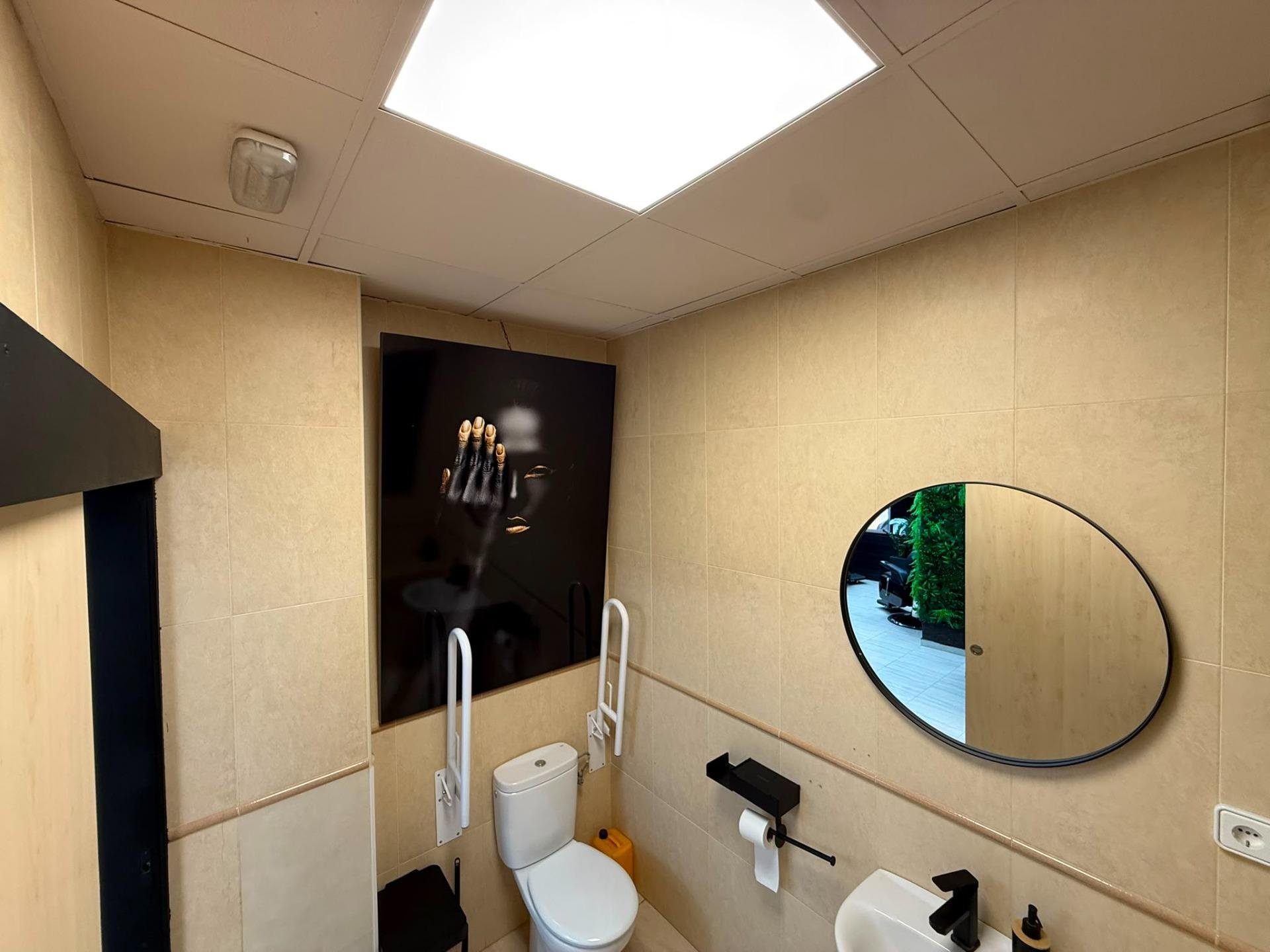 Commercial property à Alicante, Espagne 77 m2 No. 183103