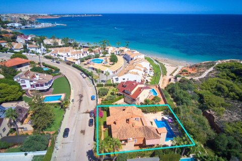 Villa in Campoamor, Alicante, Spain 7 bedrooms, 240 sq.m. No. 138216