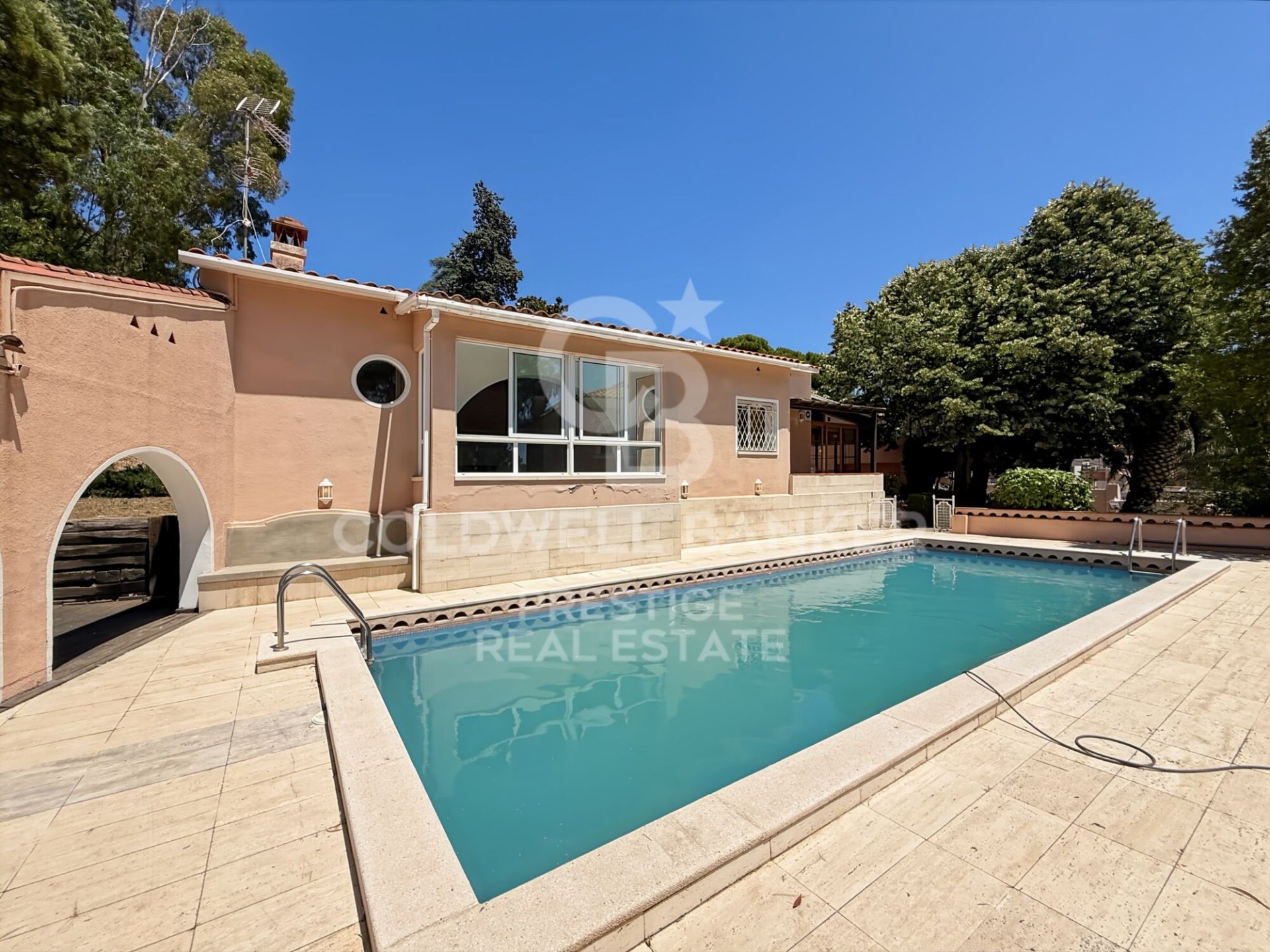 Villa i Sant Just Desvern, Barcelona, Spanien 12 sovrum, 855 kvm. Nr. 178462