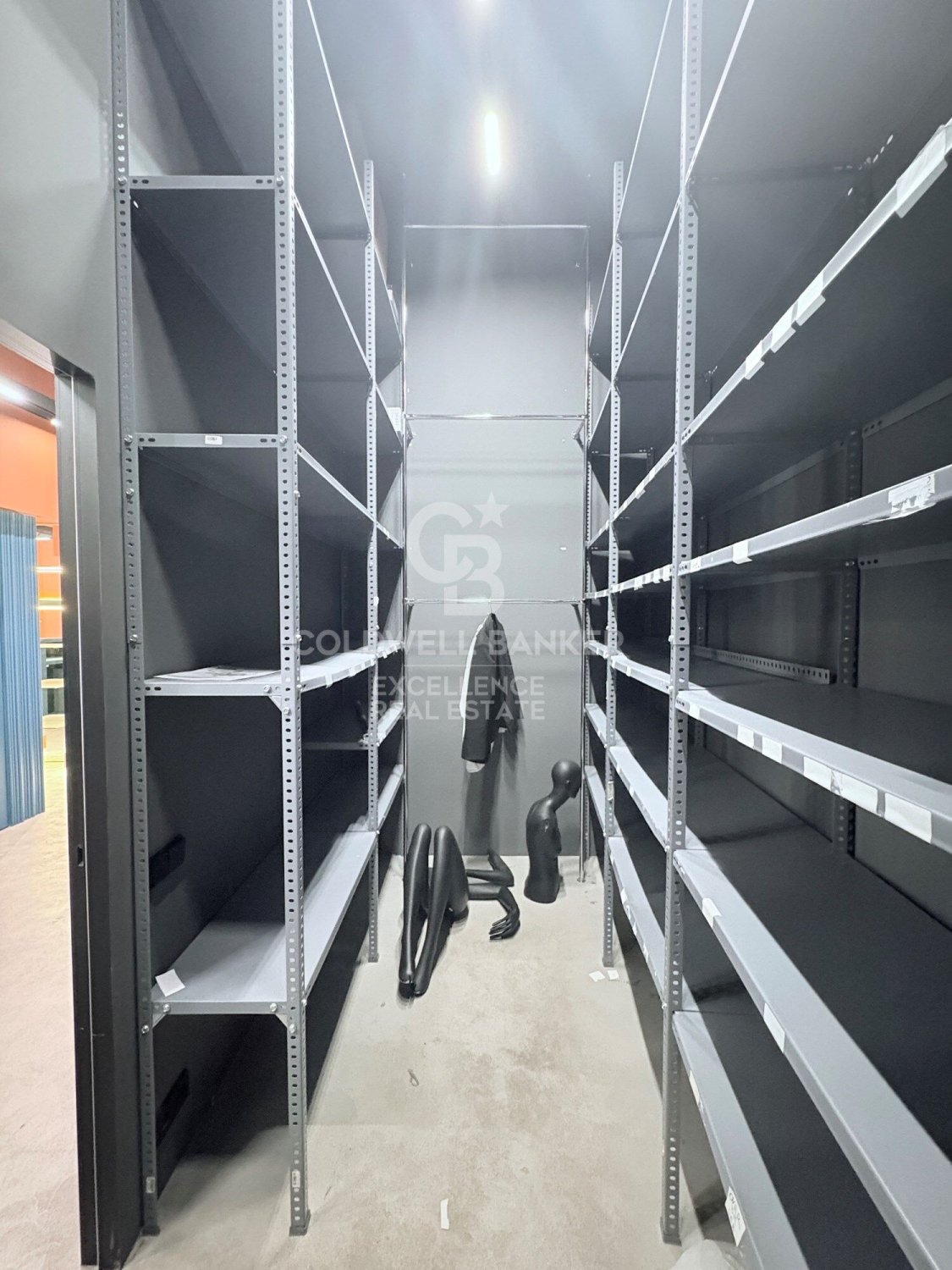 Commercial property in Valencia, Spain 105 sq.m. No. 179203