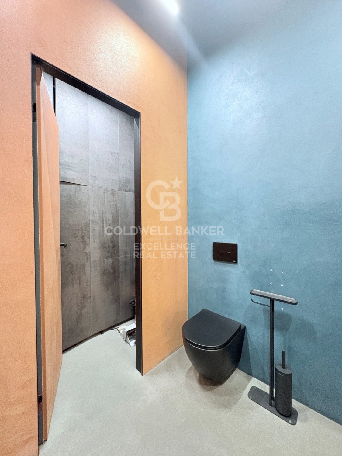 Commercial property in Valencia, Spain 105 sq.m. No. 179203