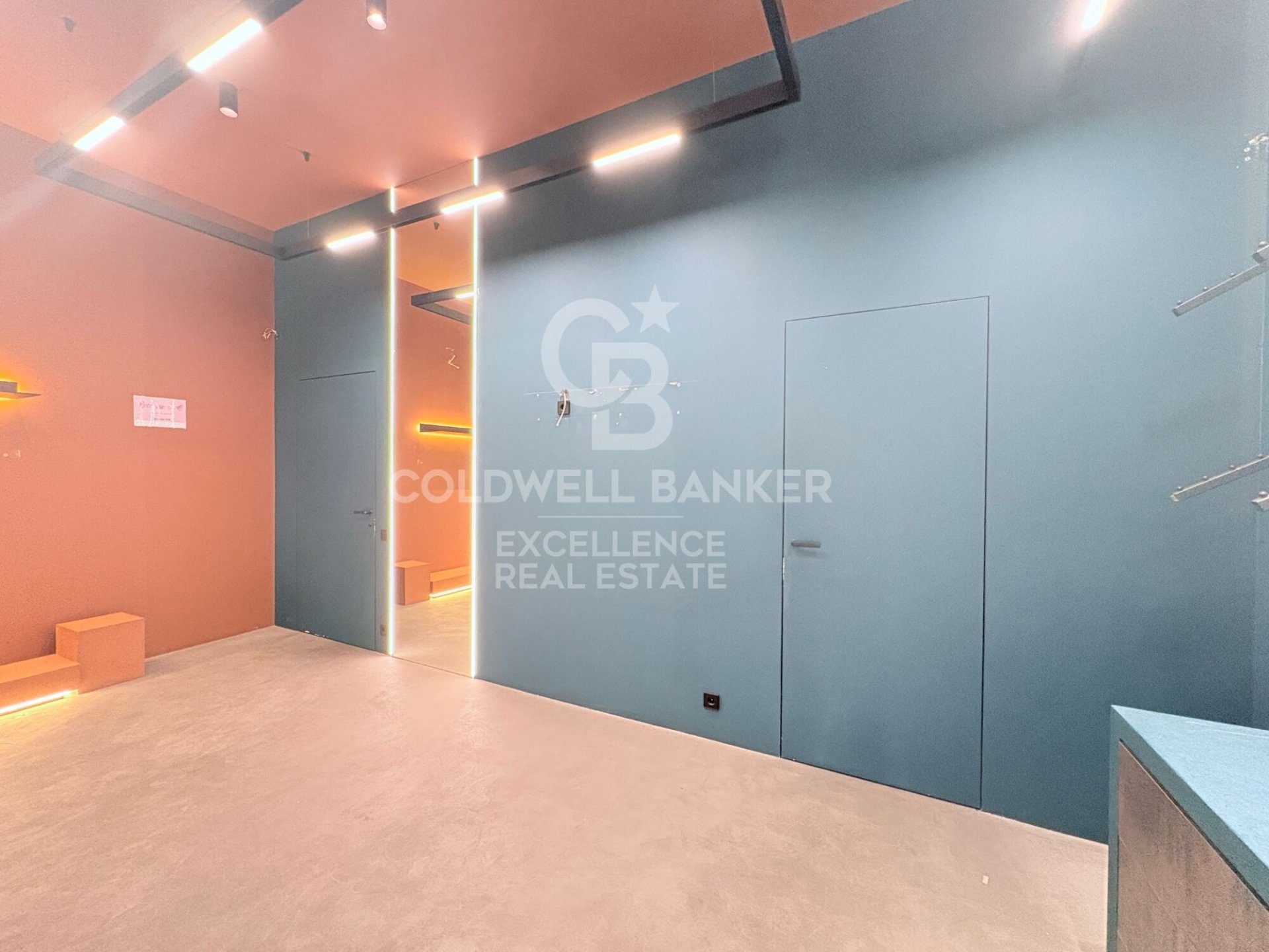 Commercial property in Valencia, Spain 105 sq.m. No. 179203