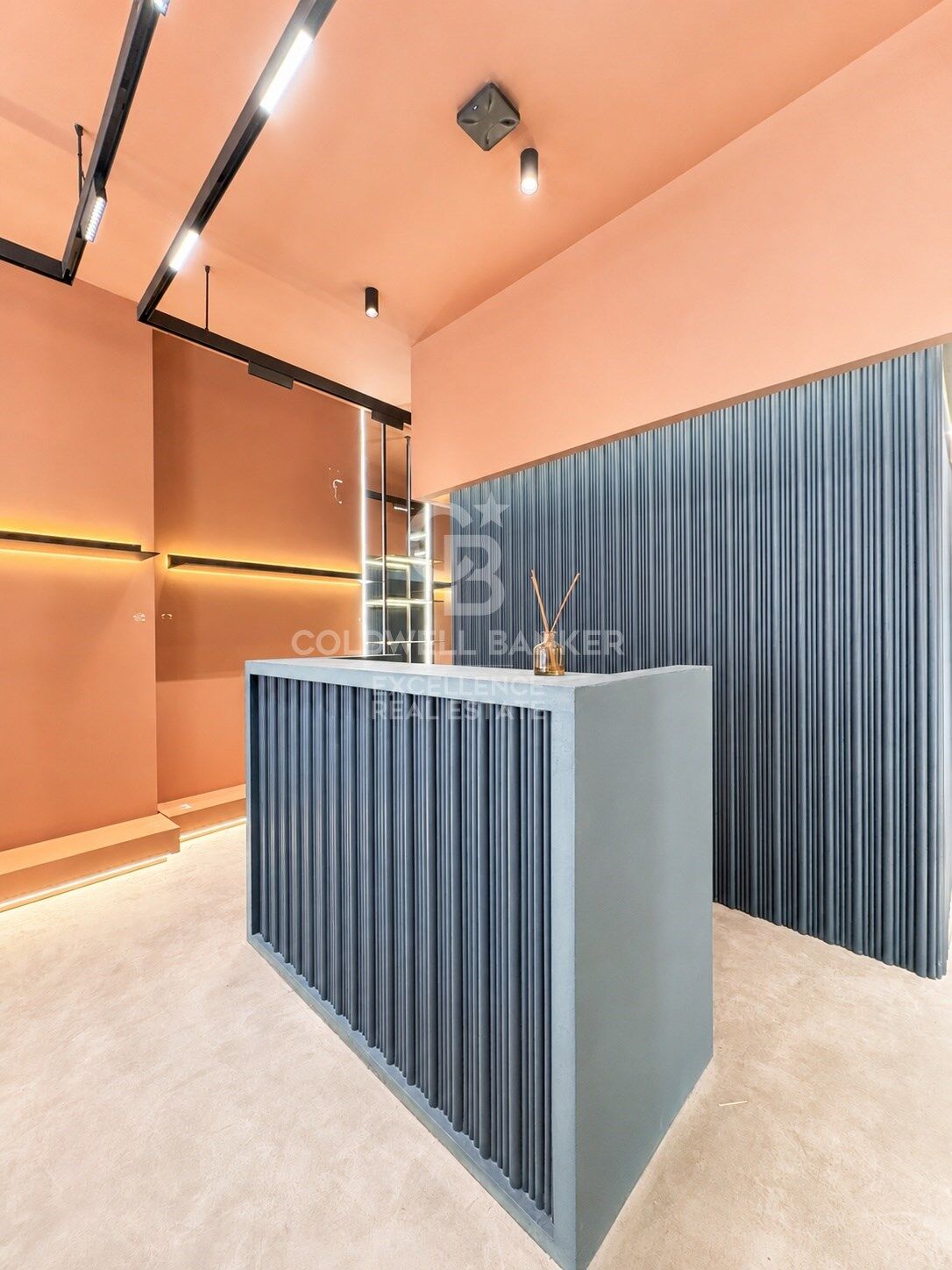 Commercial property in Valencia, Spain 105 sq.m. No. 179203