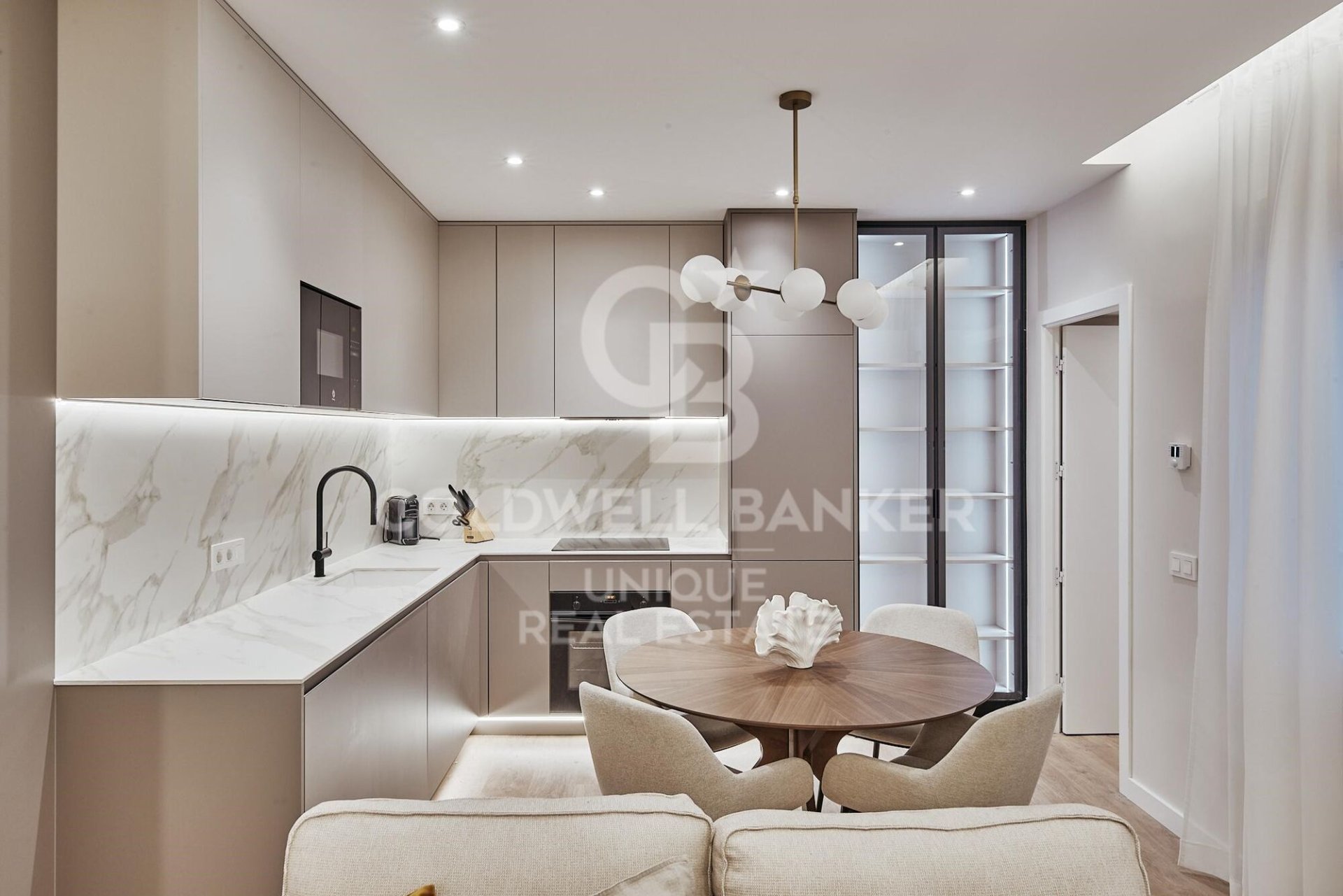 Apartment à Madrid, Espagne 2 chambres, 80 m2 No. 179146