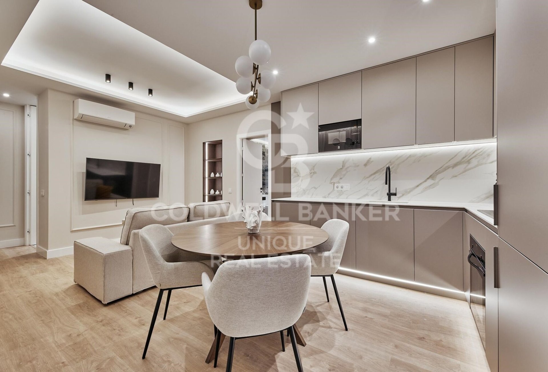 Apartment à Madrid, Espagne 2 chambres, 80 m2 No. 179146