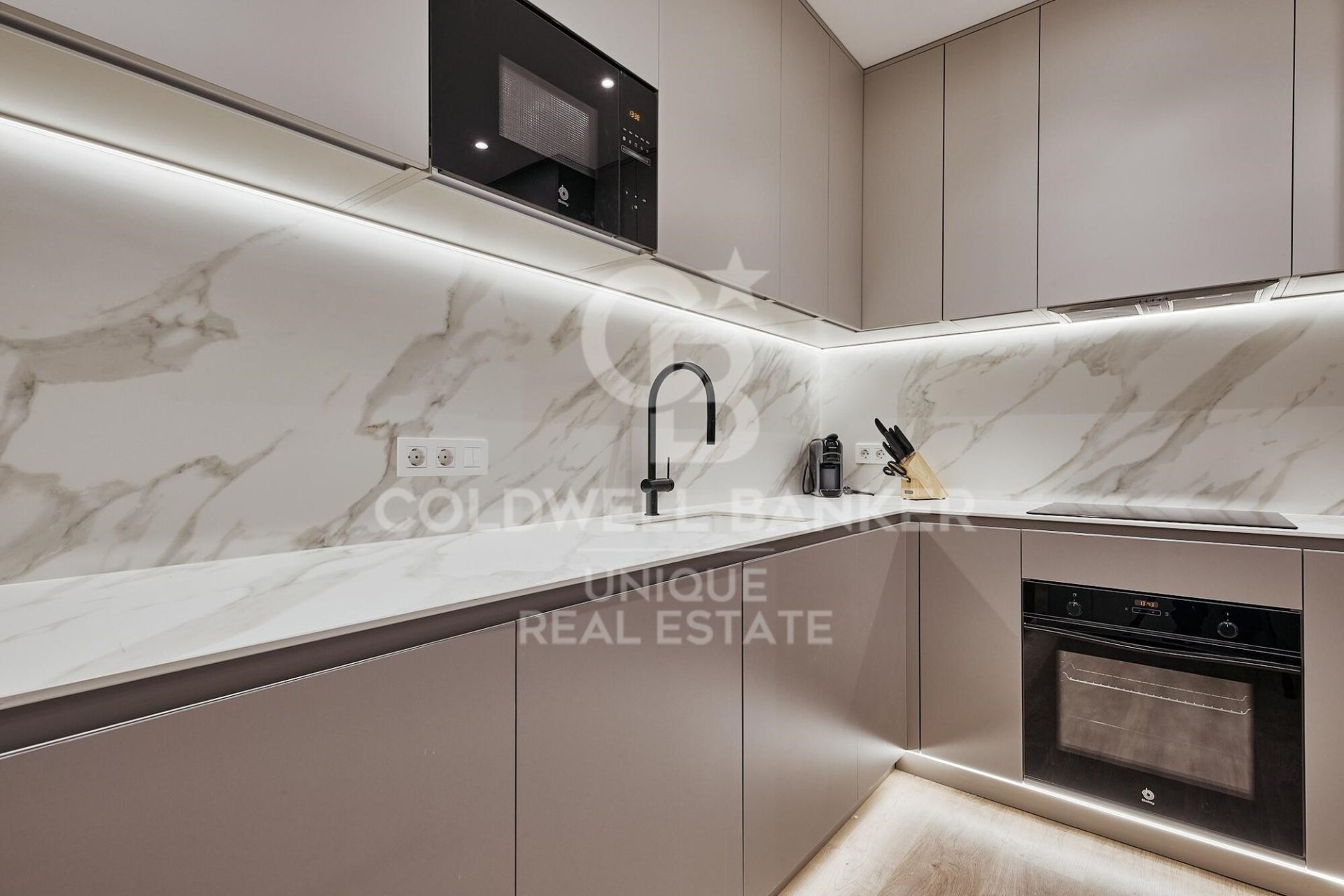 Apartment à Madrid, Espagne 2 chambres, 80 m2 No. 179146
