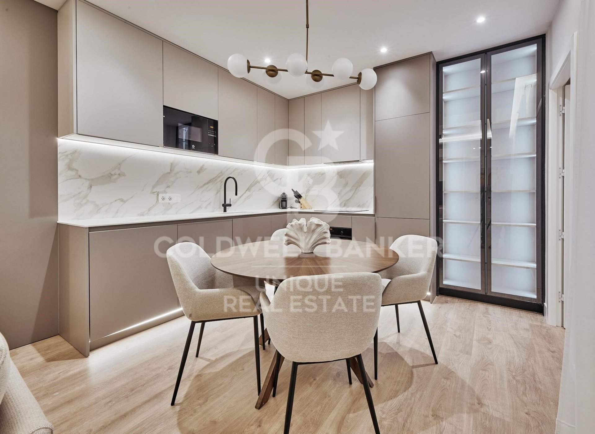 Apartment à Madrid, Espagne 2 chambres, 80 m2 No. 179146