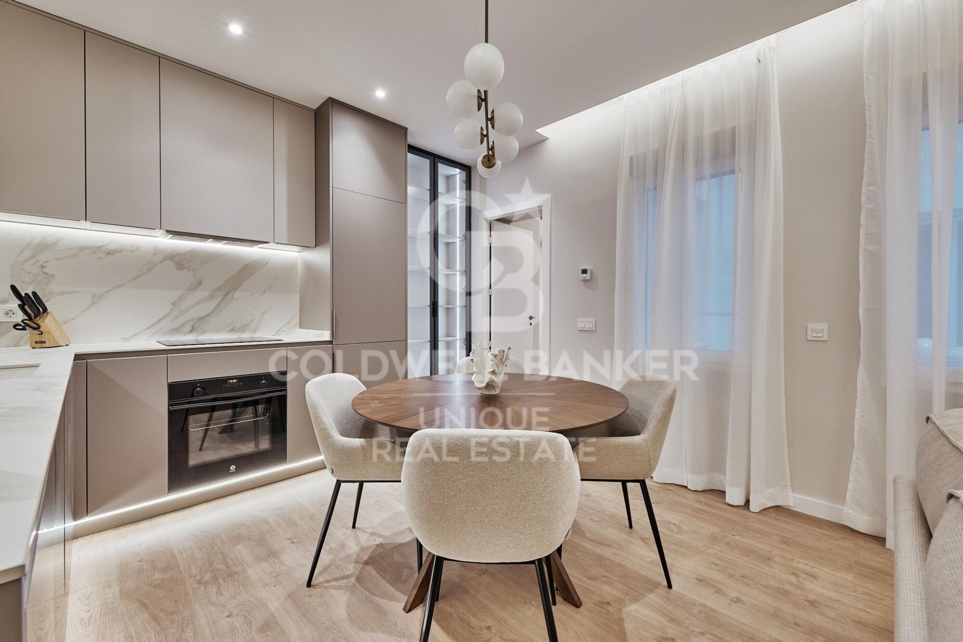 Apartment à Madrid, Espagne 2 chambres, 80 m2 No. 179146