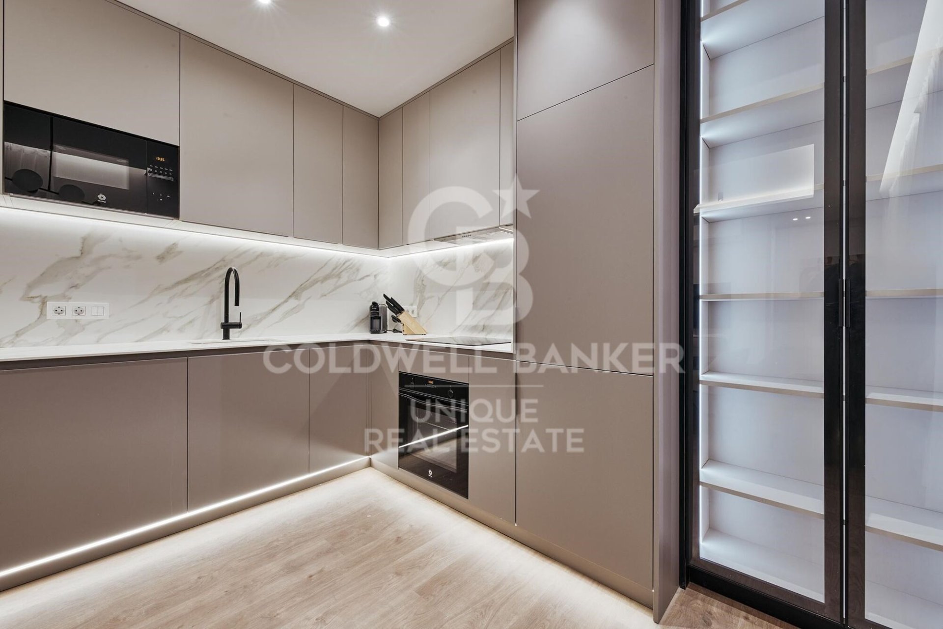 Apartment à Madrid, Espagne 2 chambres, 80 m2 No. 179146