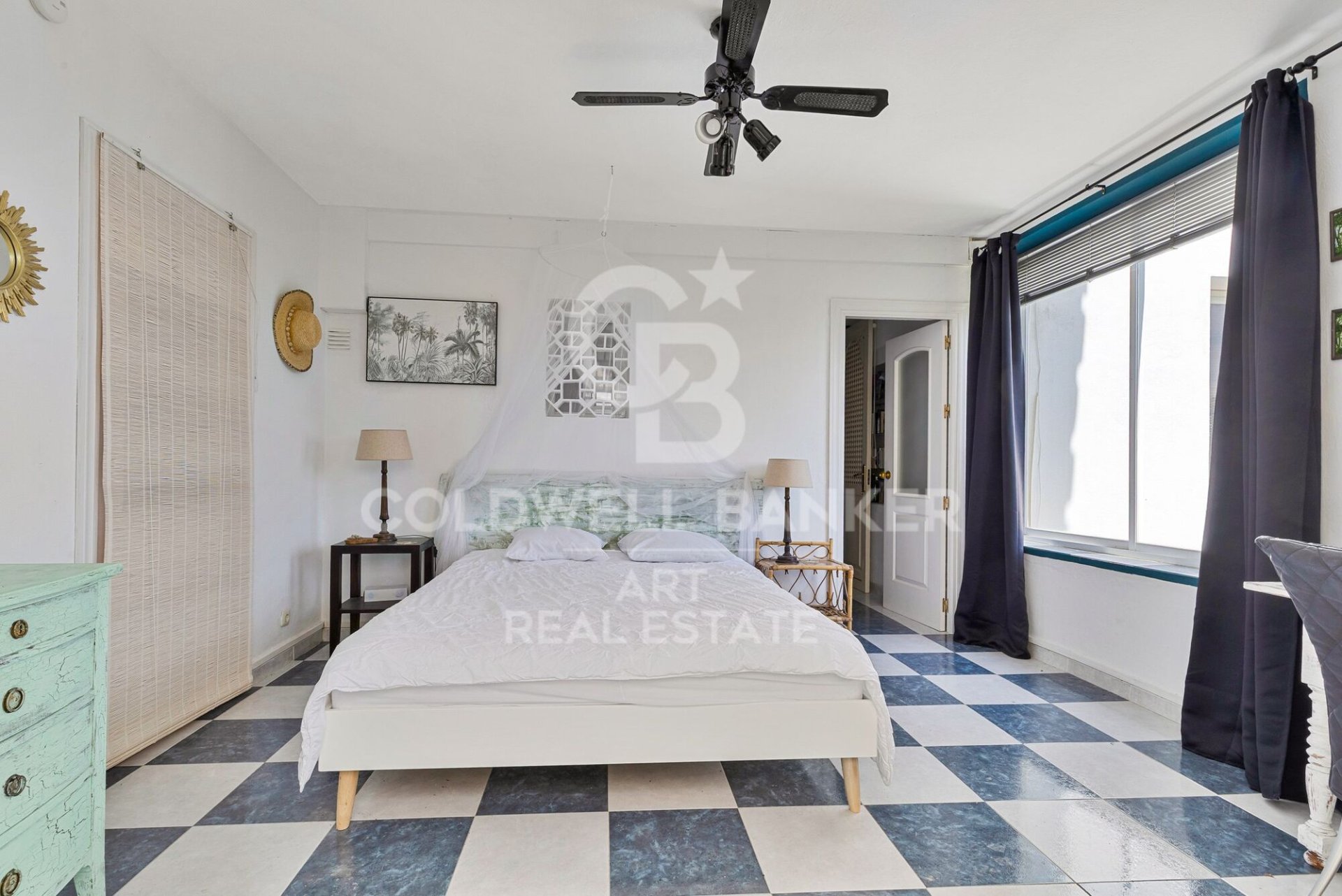 Villa i Estepona, Malaga, Spanien 8 sovrum, 708 kvm. Nr. 179140