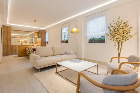 Apartment in Madrid, Spain 3 bedrooms, 97 sq.m. No. 107047