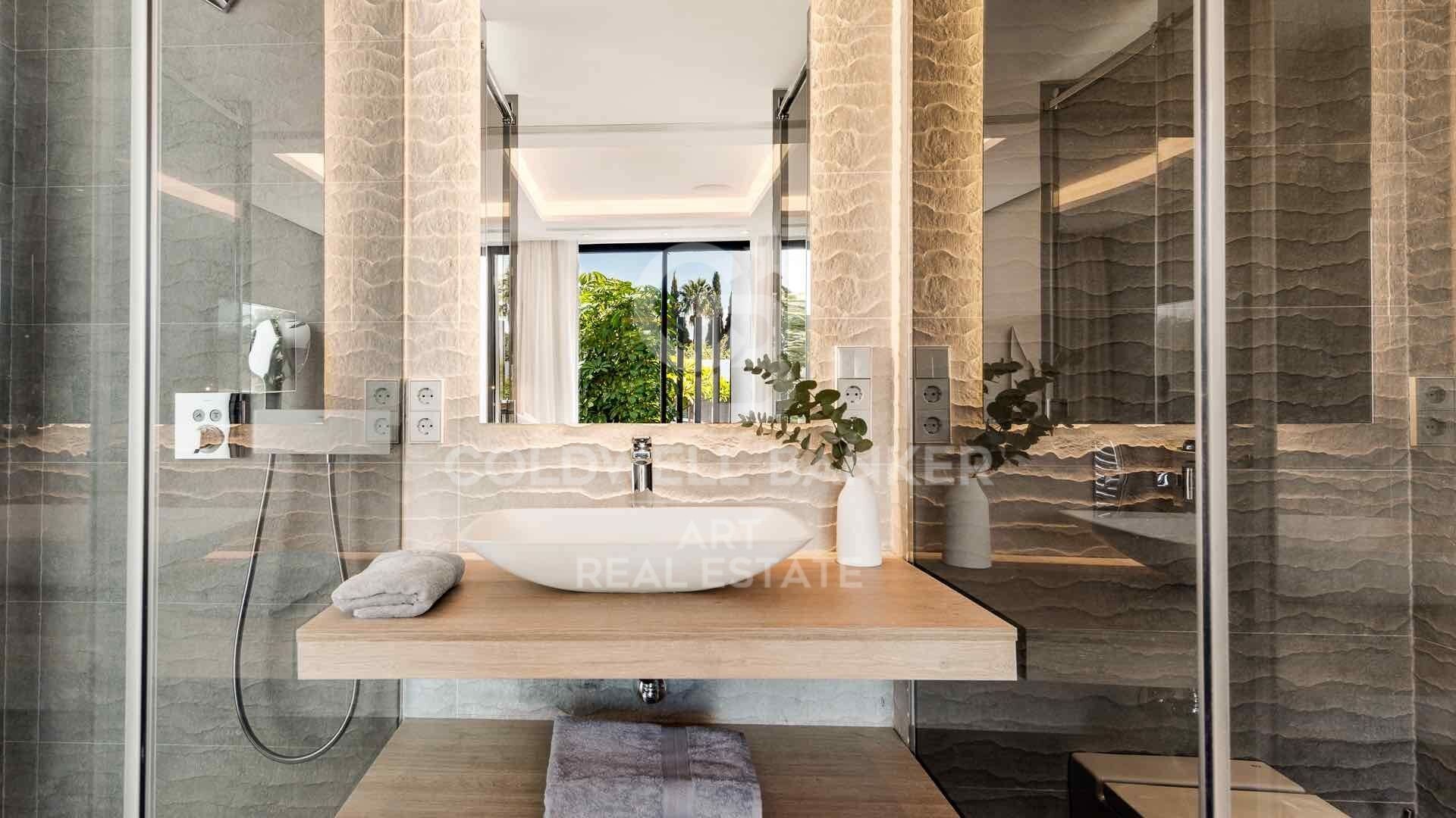 Villa i Estepona, Malaga, Spanien 5 sovrum, 413 kvm. Nr. 159442