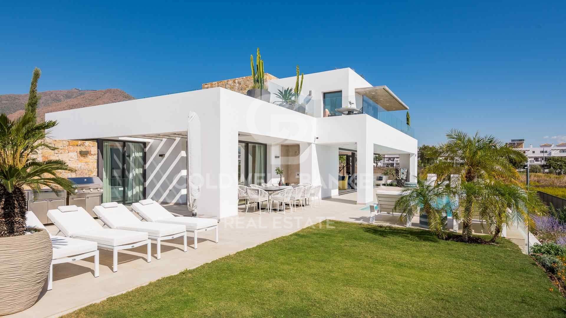 Villa i Estepona, Malaga, Spanien 5 sovrum, 413 kvm. Nr. 159442