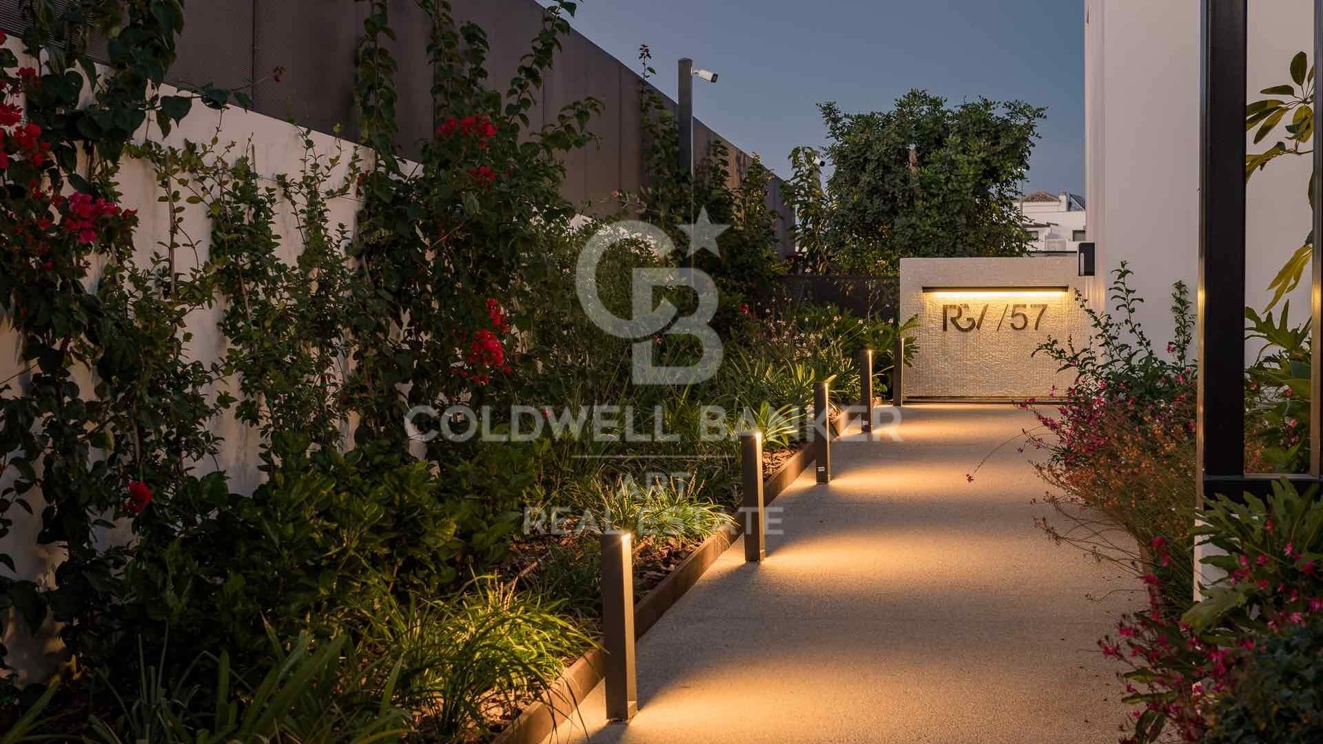 Villa i Estepona, Malaga, Spanien 5 sovrum, 413 kvm. Nr. 159442
