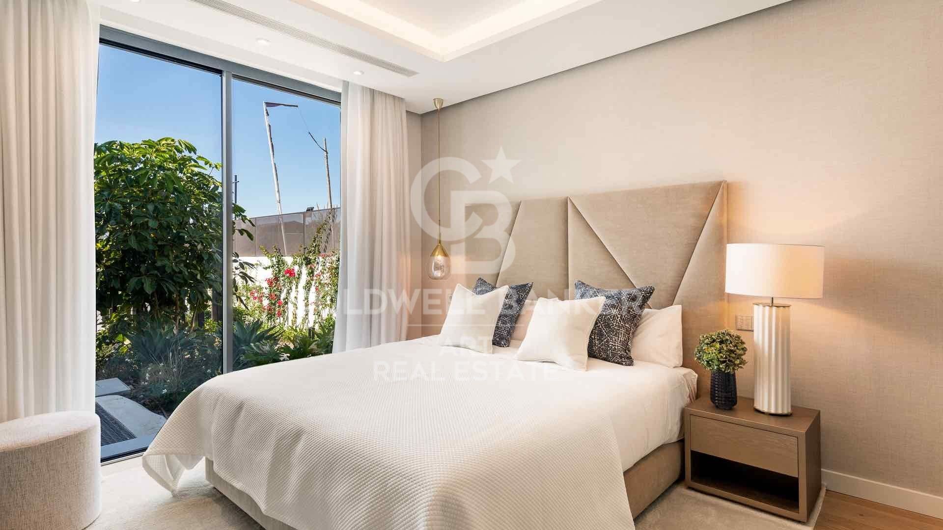 Villa i Estepona, Malaga, Spanien 5 sovrum, 413 kvm. Nr. 159442