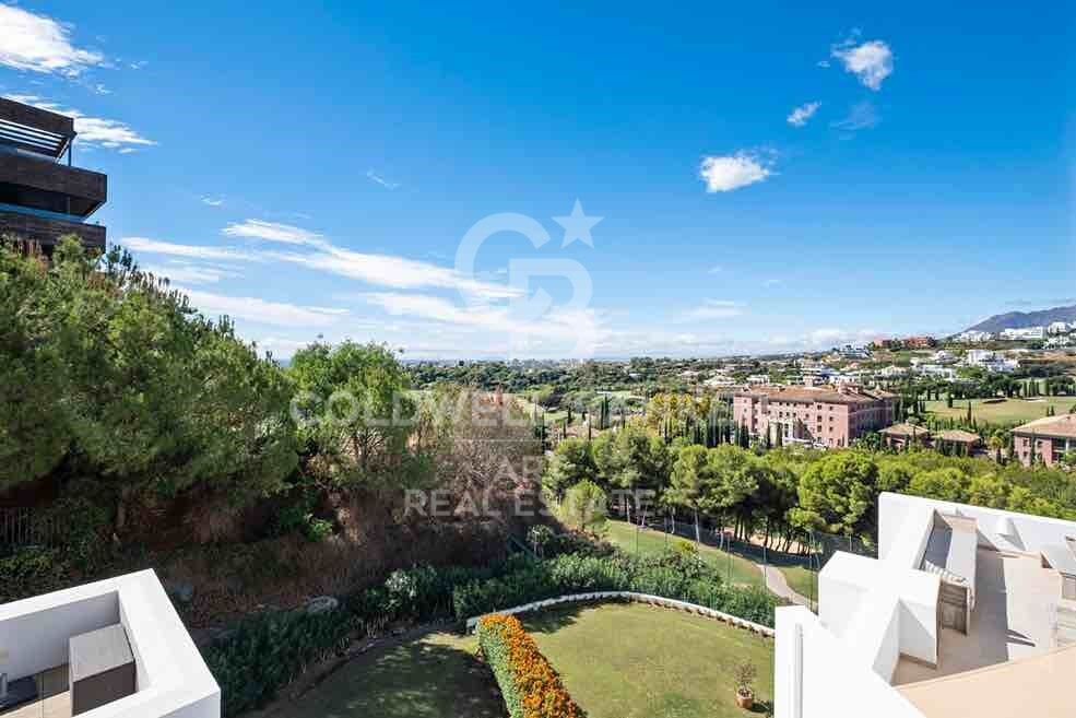 Takvåning i Benahavis, Malaga, Spanien 3 sovrum, 231 kvm. Nr. 159445