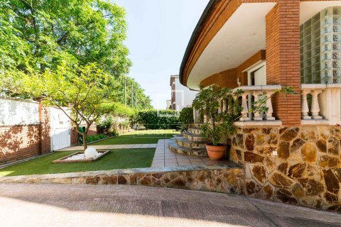 Villa in Viladecans, Barcelona, Spain 4 bedrooms, 348 sq.m. No. 192749