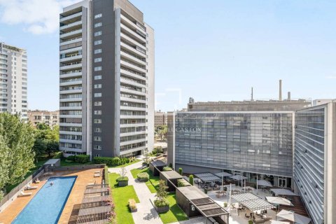 Apartamento en Barcelona, España 2 dormitorios, 98 m2 No. 192747