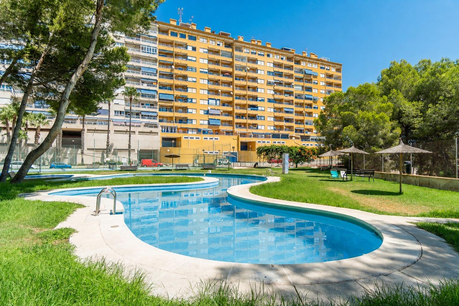 Apartamento en Dehesa De Campoamor, Alicante, España 2 dormitorios, 69 m2 No. 192019