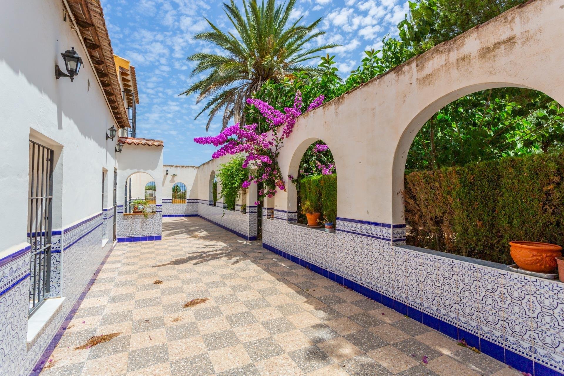 Villa in Los Montesinos, Alicante, Spain 5 bedrooms, 260 sq.m. No. 74717