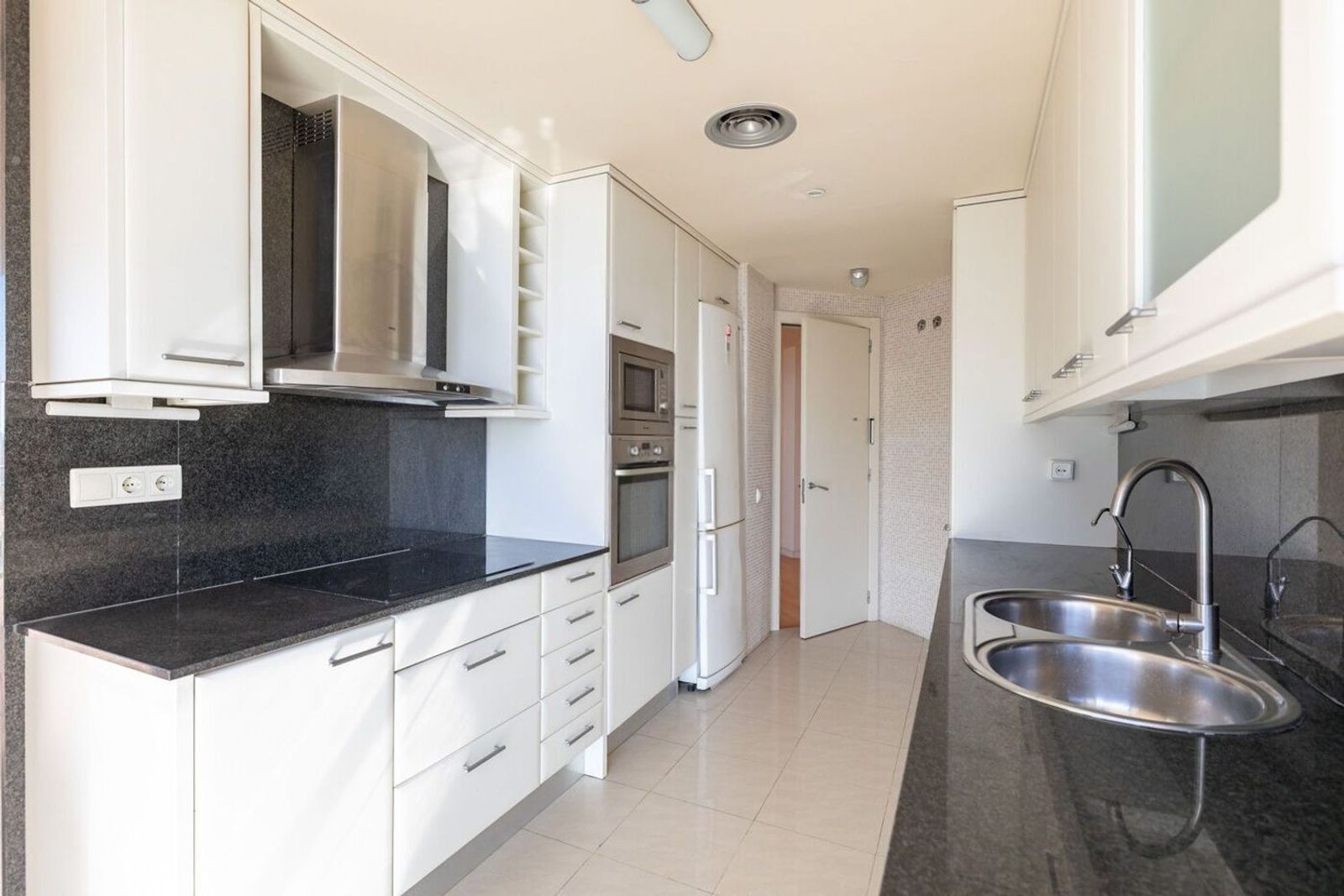 Apartamento en Barcelona, España 4 dormitorios, 171 m2 No. 168973