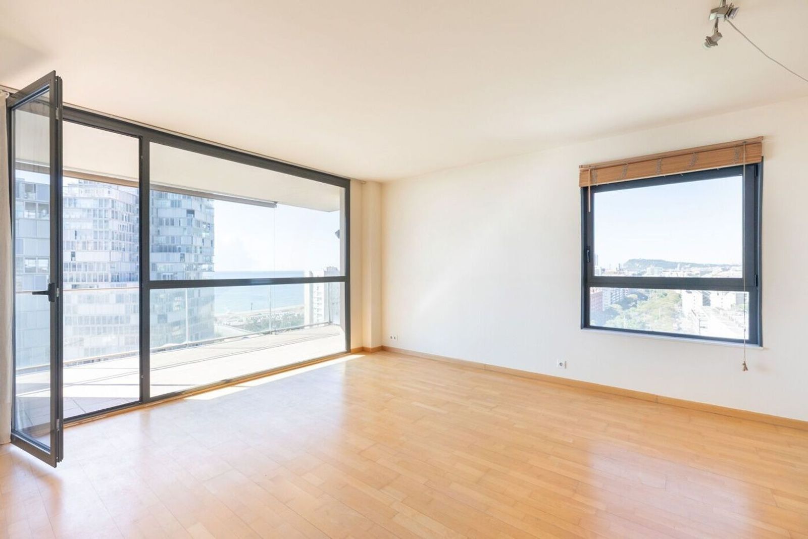 Apartamento en Barcelona, España 4 dormitorios, 171 m2 No. 168973