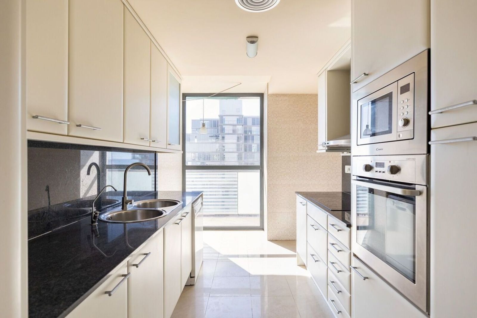 Apartamento en Barcelona, España 4 dormitorios, 171 m2 No. 168973