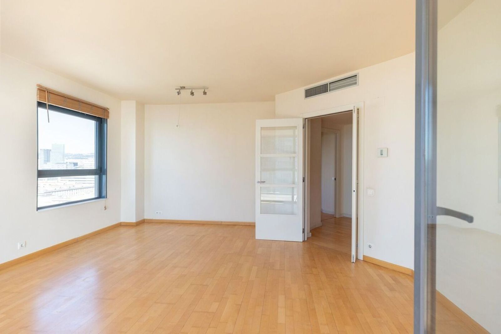 Apartamento en Barcelona, España 4 dormitorios, 171 m2 No. 168973