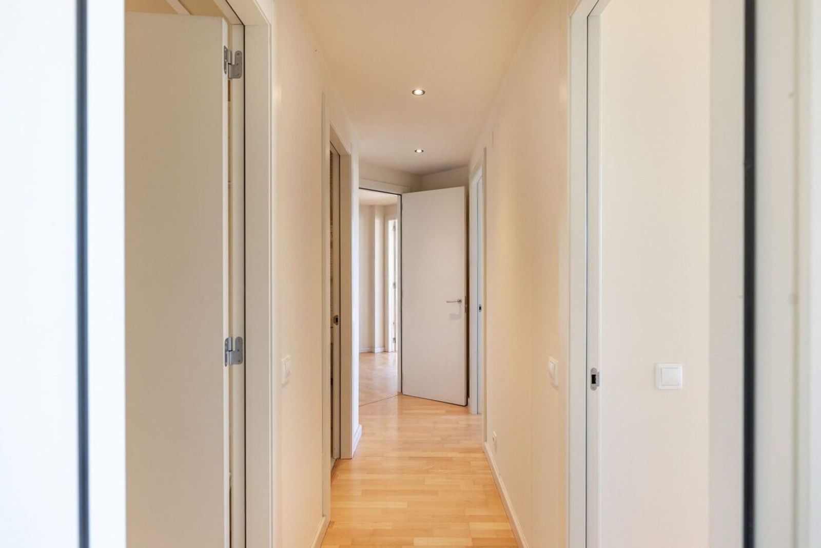 Apartamento en Barcelona, España 4 dormitorios, 171 m2 No. 168973