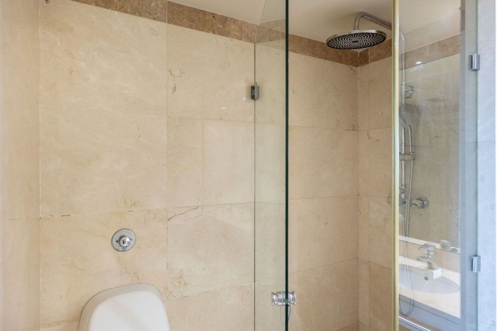 Apartamento en Barcelona, España 4 dormitorios, 171 m2 No. 168973