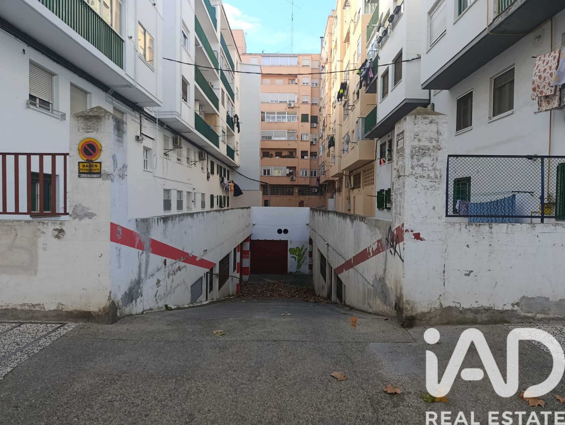Garage in Zaragoza, Spain 180 sq.m. No. 192245