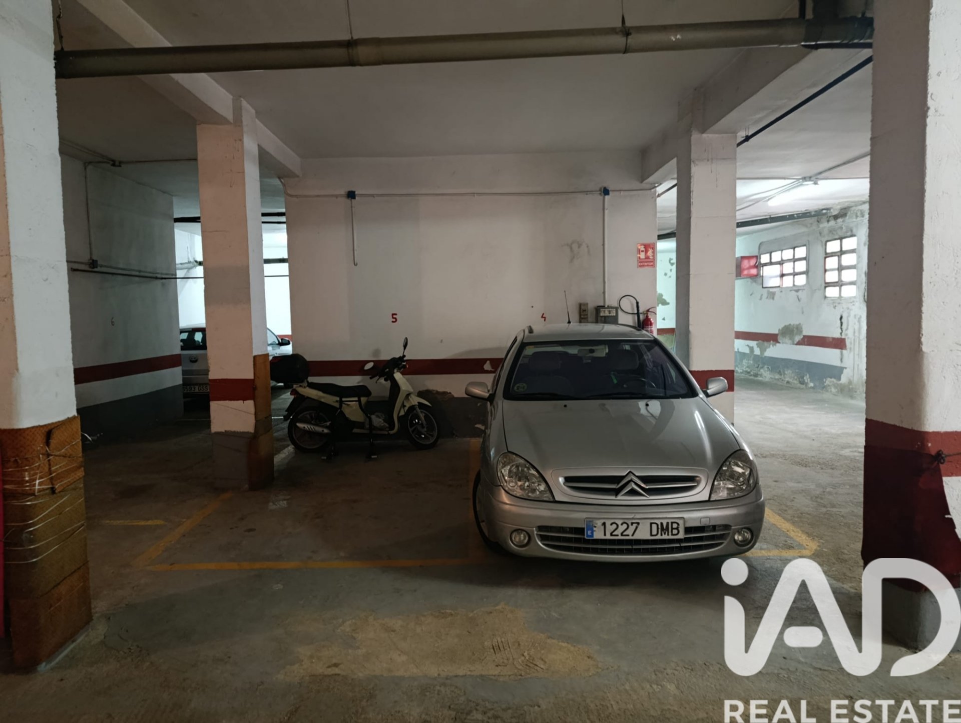 Garage in Zaragoza, Spain 180 sq.m. No. 192245