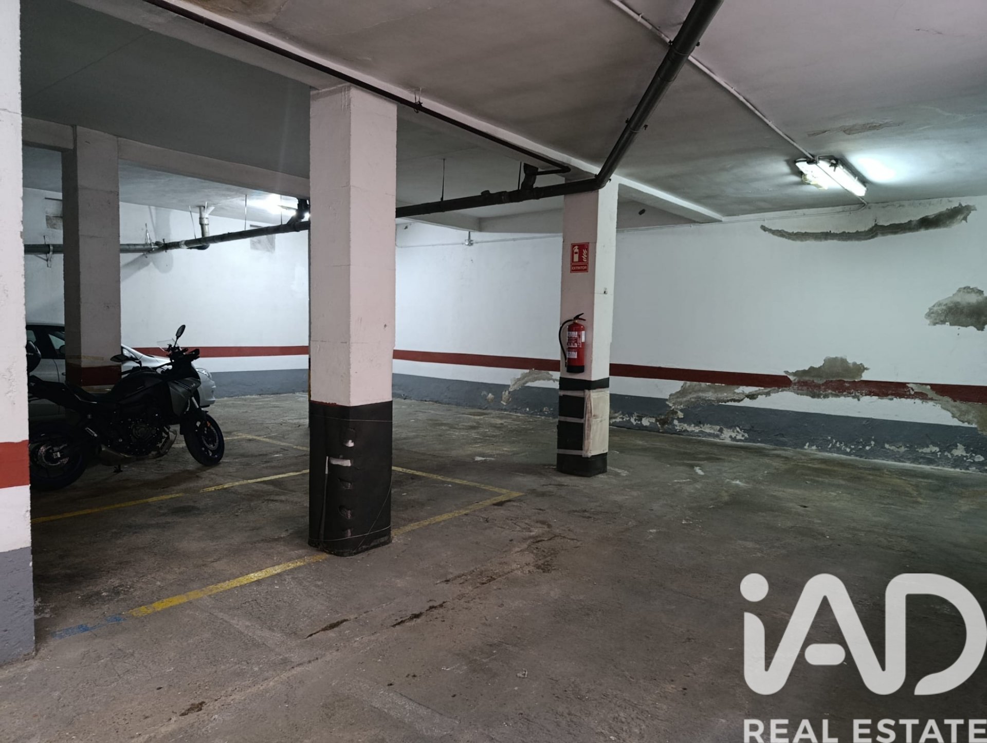 Garage in Zaragoza, Spain 180 sq.m. No. 192245
