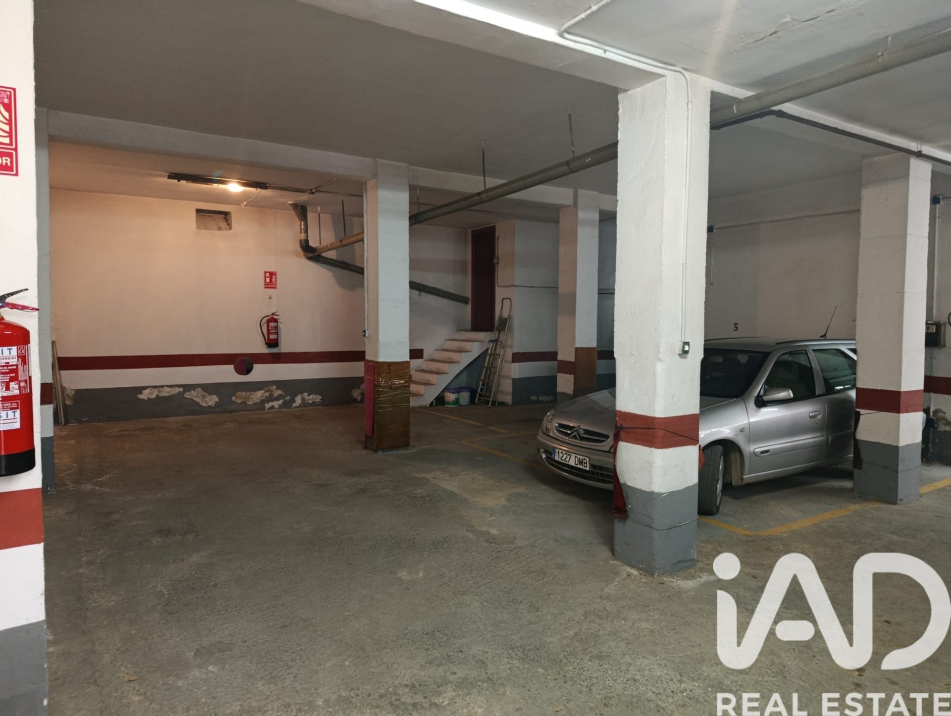 Garage in Zaragoza, Spain 180 sq.m. No. 192245