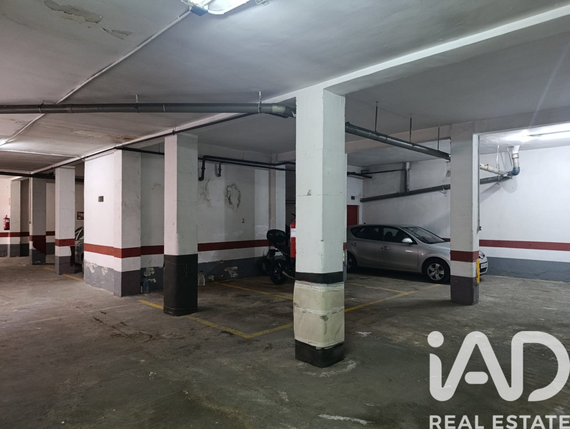 Garage in Zaragoza, Spain 180 sq.m. No. 192245