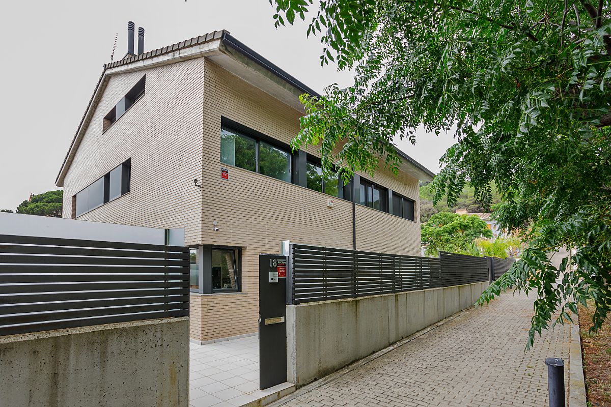 Townhouse in Arenys de Munt, Barcelona, Spanien 4 Schlafzimmer, 261 m2 Nr. 73709