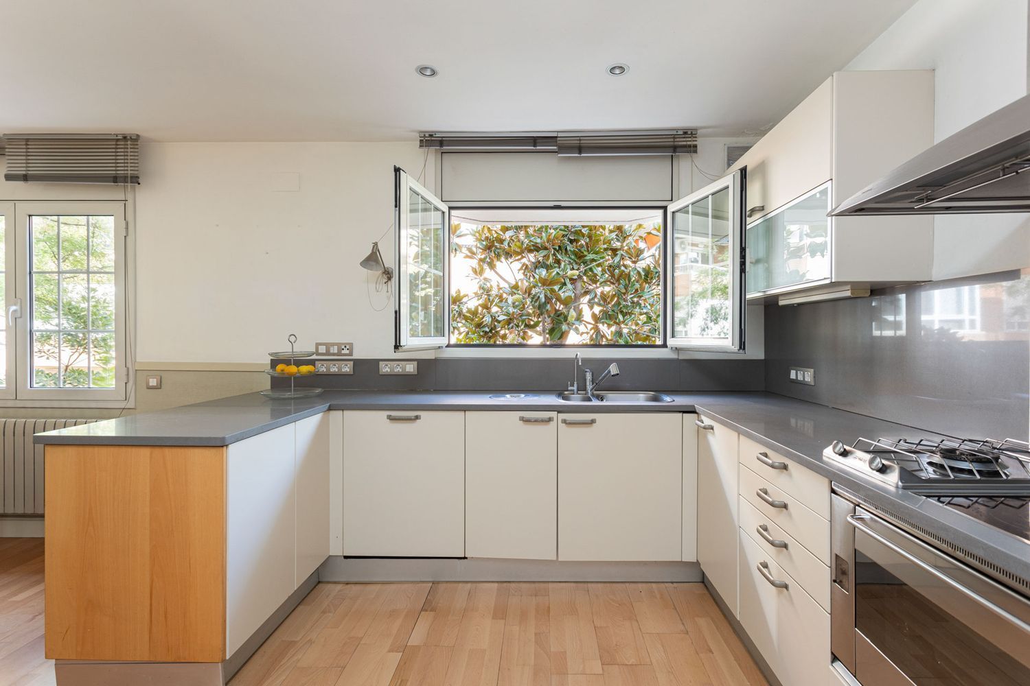 House in Esplugues de Llobregat, Barcelona, Spain 4 bedrooms, 262 sq.m. No. 184607