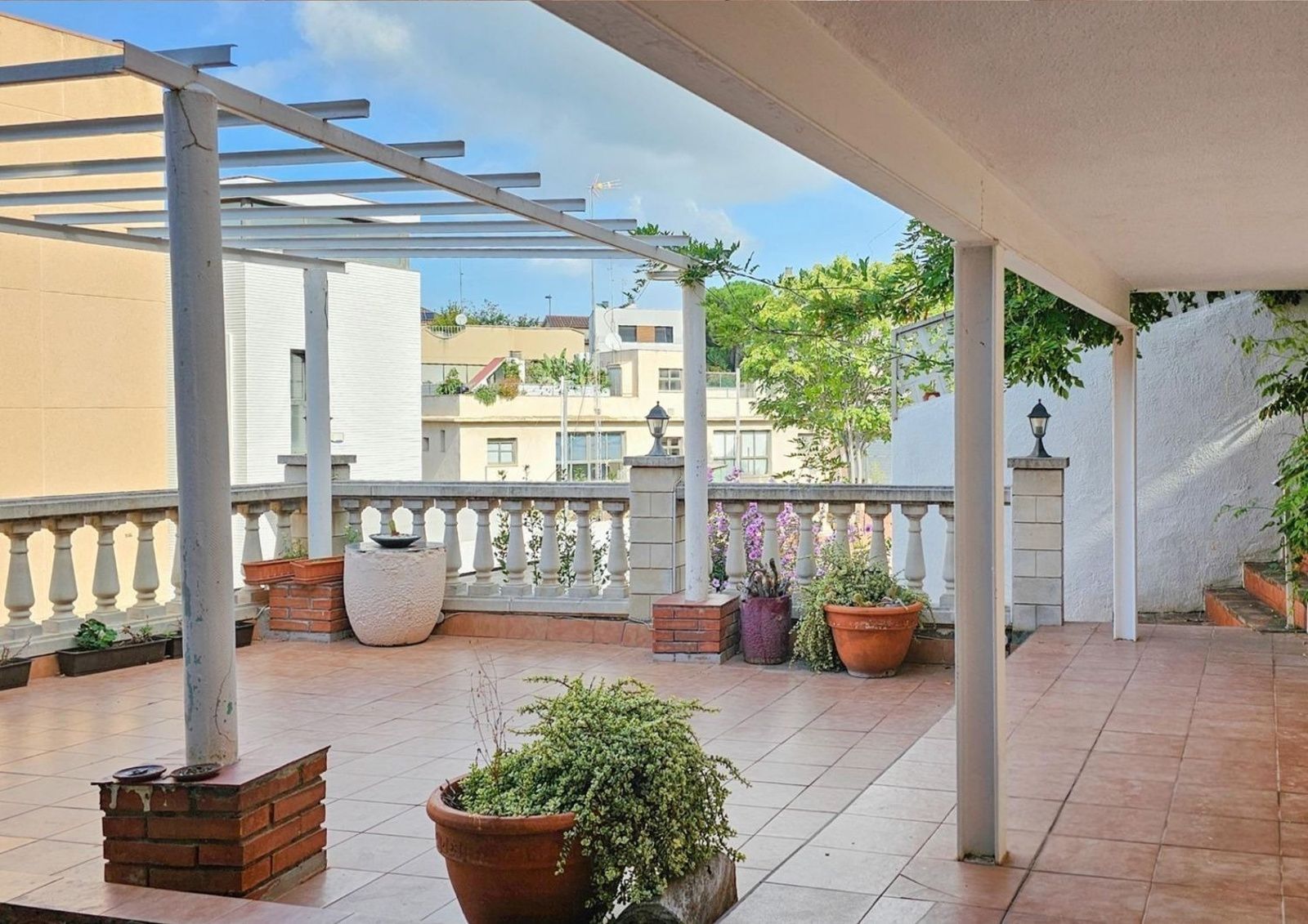 House in Sant Just Desvern, Barcelona, Spain 5 bedrooms, 240 sq.m. No. 184608