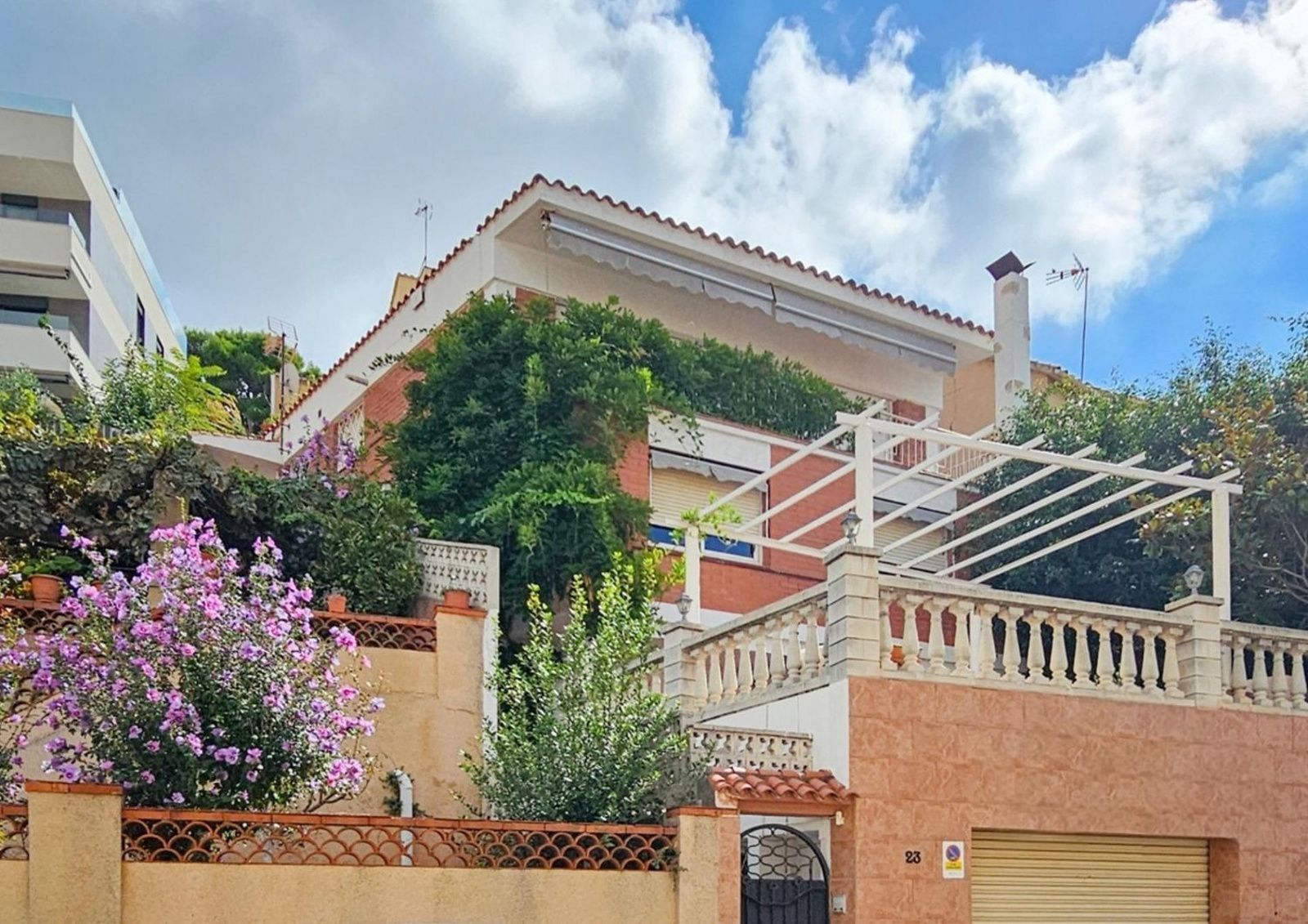 House in Sant Just Desvern, Barcelona, Spain 5 bedrooms, 240 sq.m. No. 184608