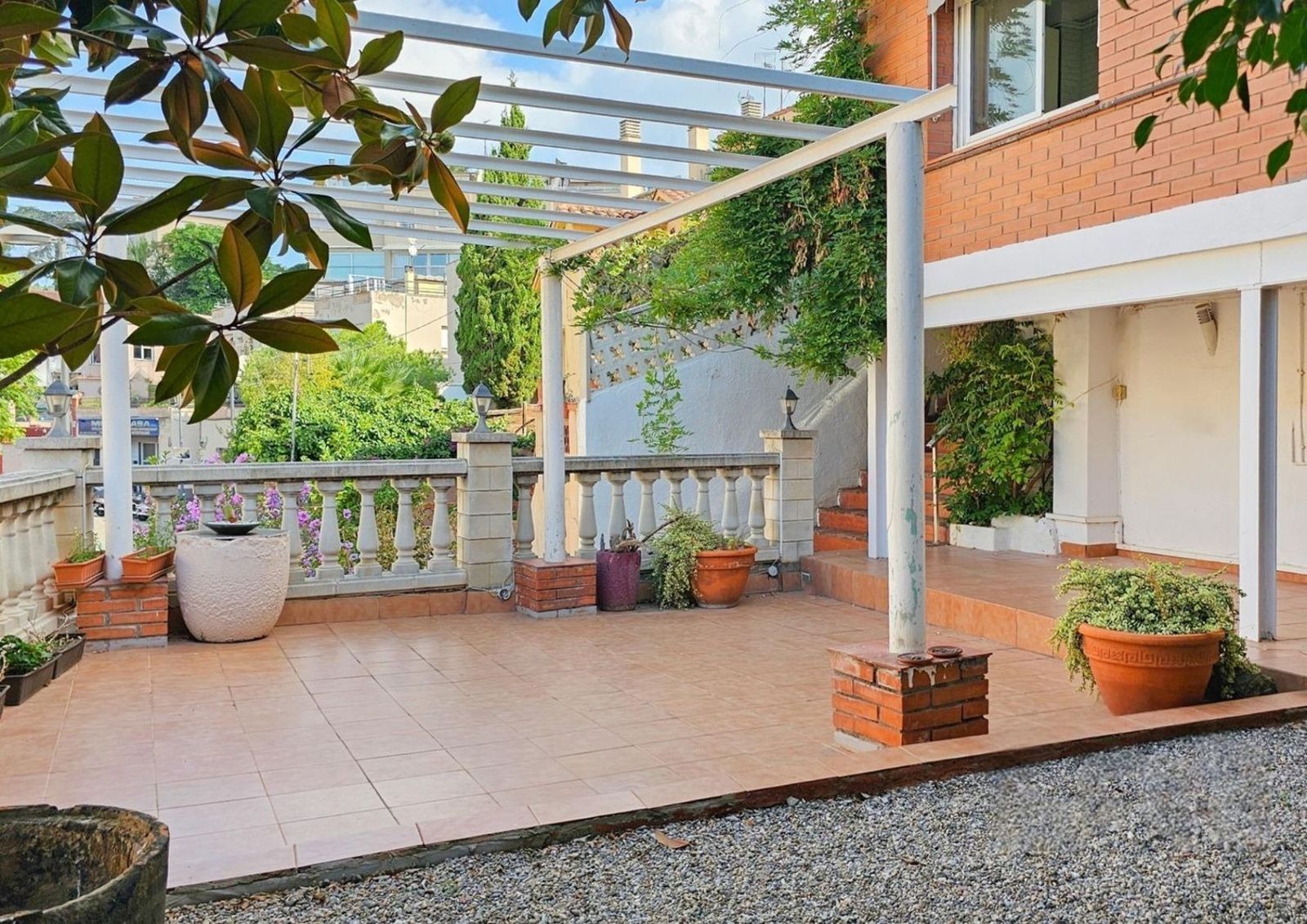 House in Sant Just Desvern, Barcelona, Spain 5 bedrooms, 240 sq.m. No. 184608