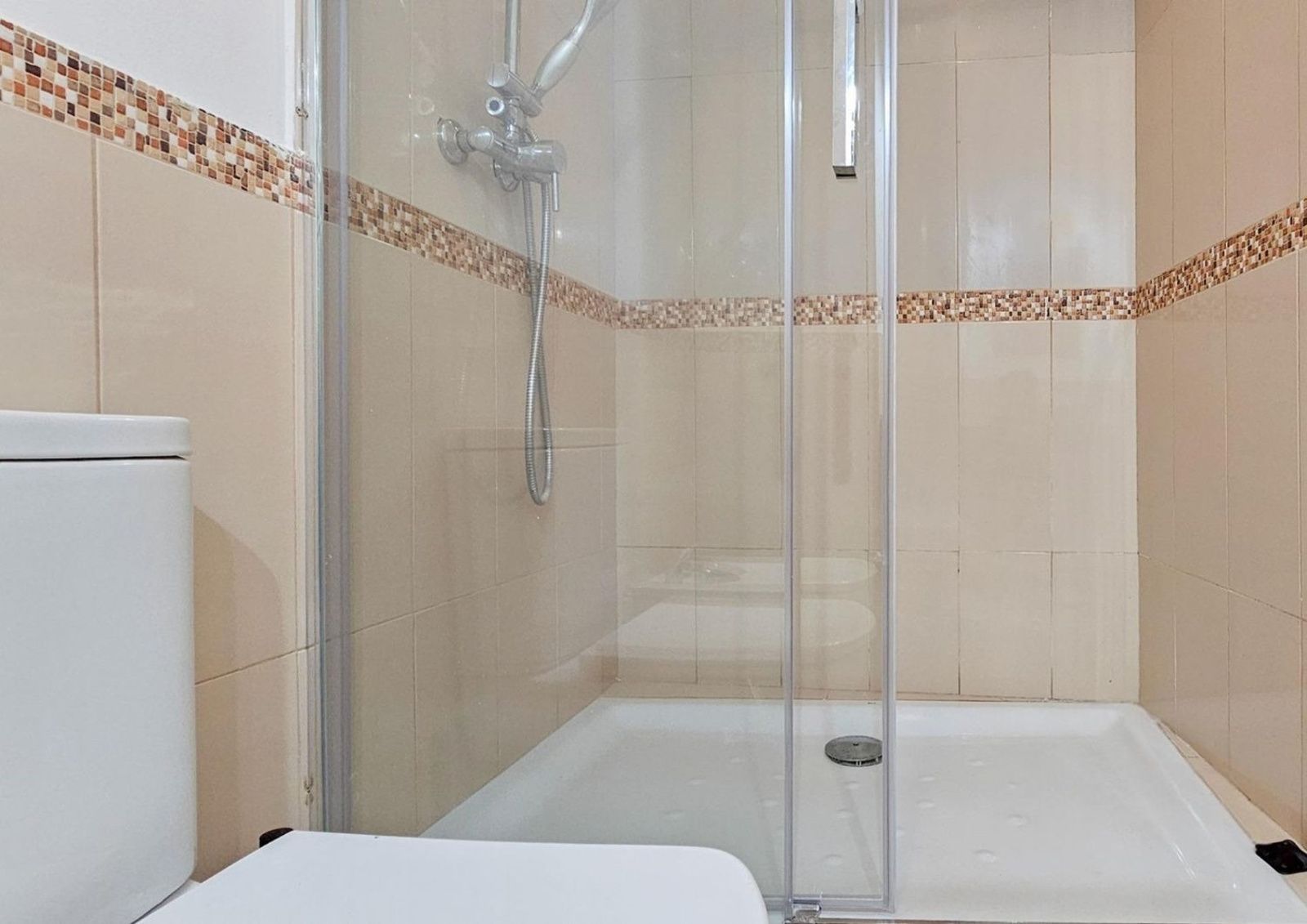 House in Sant Just Desvern, Barcelona, Spain 5 bedrooms, 240 sq.m. No. 184608